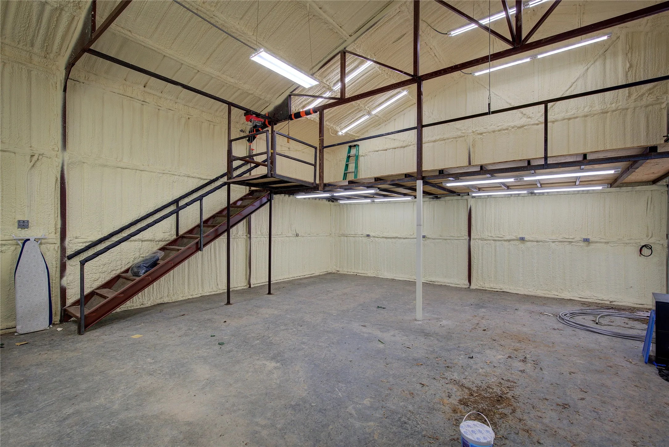 View of loft and power lift. There are electrical outlets approx every 4 feet along the walls