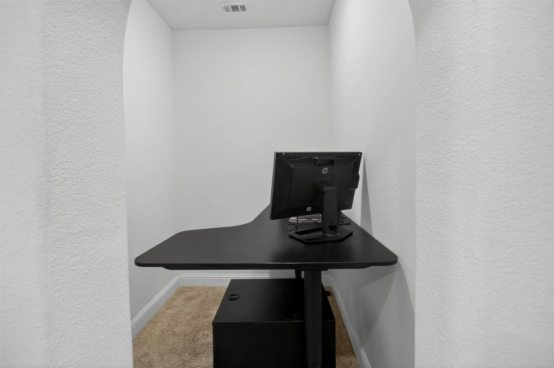 Small cubby that can be used as office space