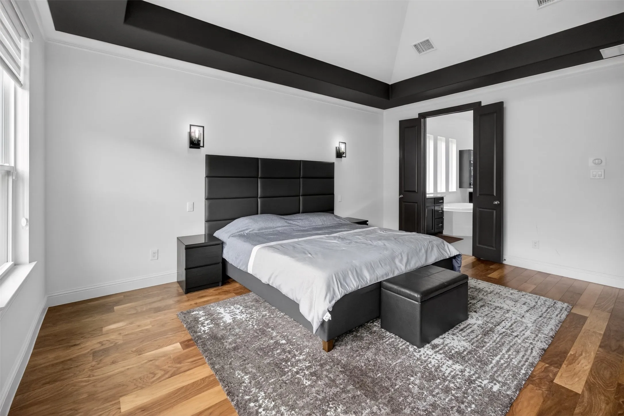 Primary bedroom down