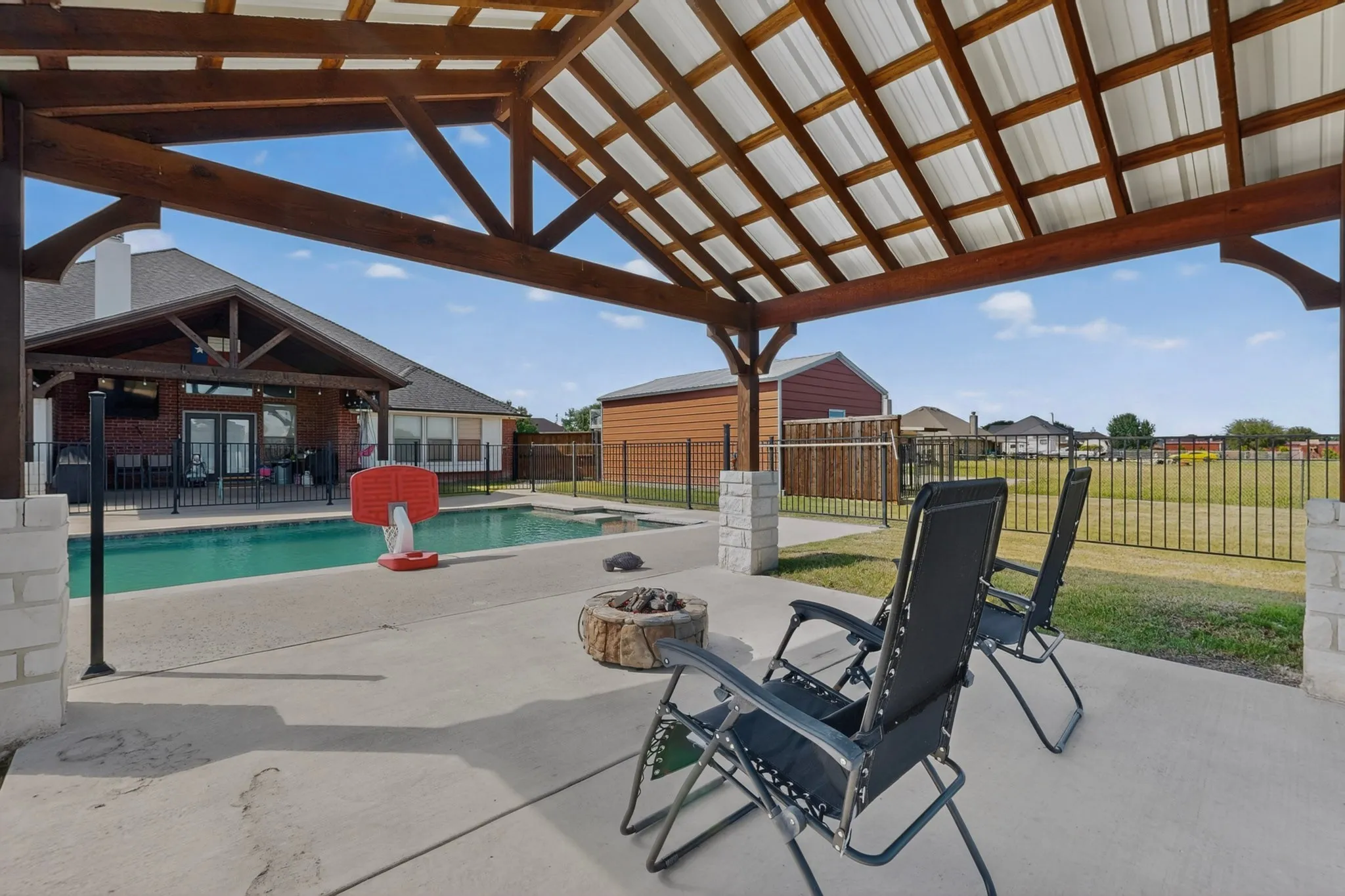 Single Family Residence For Sale in Kaufman County , 5575 Tree Grace Lane, Kaufman, Texas 75142, 4 Bedroom, 3 Bathroom, 3 Garage spaces, 3,120 Sqft, built in 2008, mls#21262009, Real Estate Agent in Kaufman, Homes For Sale in Kaufman county, Homes For Sale in Kaufman, Realtor in Kaufman Texas, Real Estate Brokerage Independent Realty Texas, Luminita Cordes Realtor