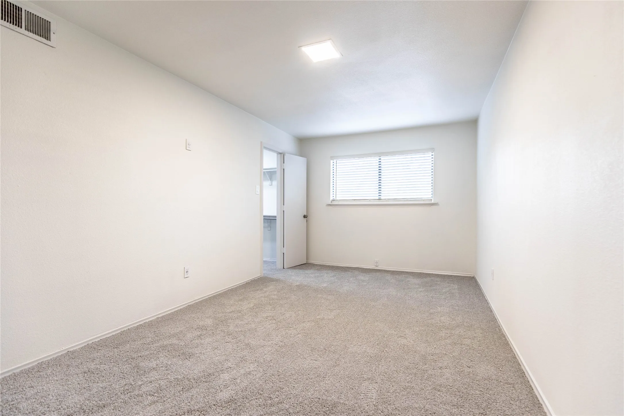 Condominium For Sale in Dallas County , 7031 Holly Hill Drive 10, Dallas, Texas 75231, 2 Bedroom, 2 Bathroom, 2 Garage spaces, 1,225 Sqft, built in 1979, mls#21280311, Real Estate Agent in Dallas, Homes For Sale in Dallas county, Homes For Sale in Dallas, Realtor in Dallas Texas, Real Estate Brokerage Independent Realty Texas, Luminita Cordes Realtor