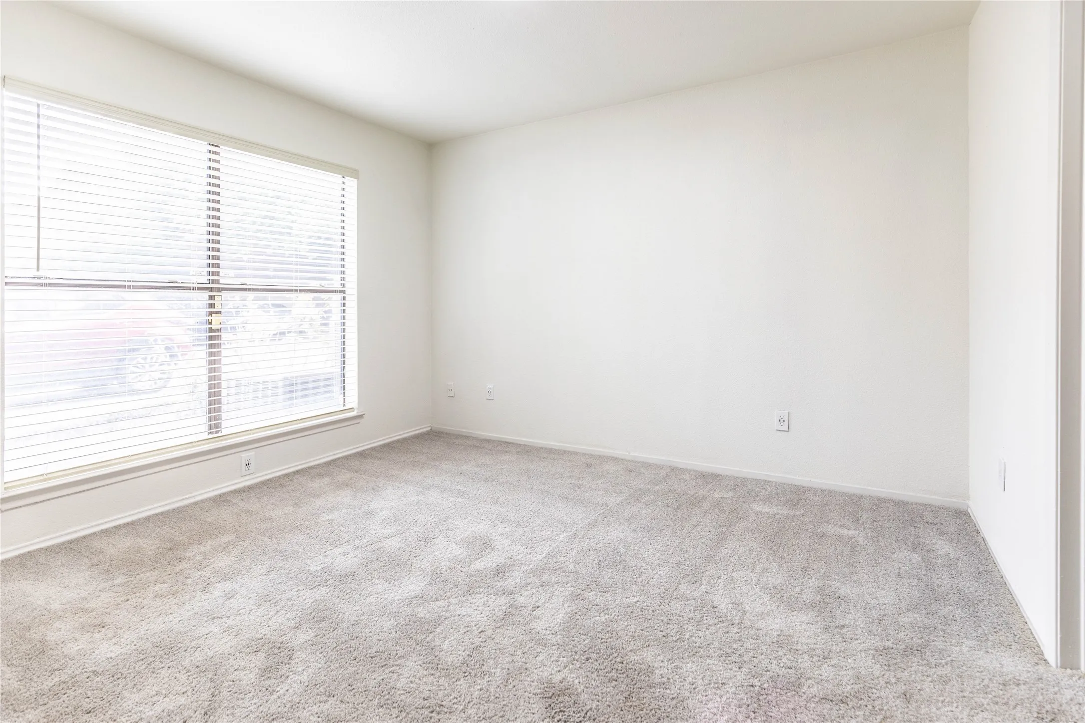 Condominium For Sale in Dallas County , 7031 Holly Hill Drive 10, Dallas, Texas 75231, 2 Bedroom, 2 Bathroom, 2 Garage spaces, 1,225 Sqft, built in 1979, mls#21280311, Real Estate Agent in Dallas, Homes For Sale in Dallas county, Homes For Sale in Dallas, Realtor in Dallas Texas, Real Estate Brokerage Independent Realty Texas, Luminita Cordes Realtor