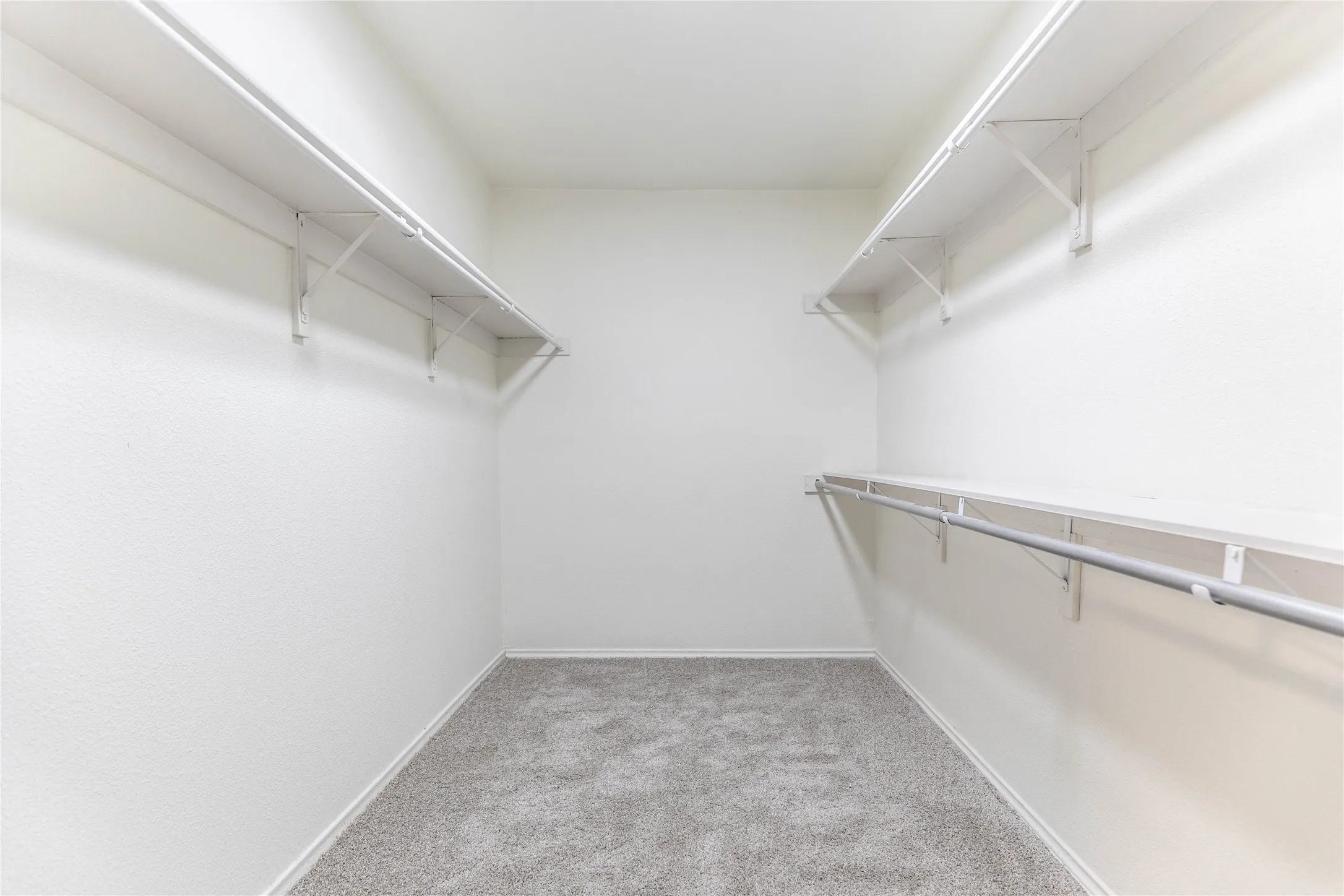 Condominium For Sale in Dallas County , 7031 Holly Hill Drive 10, Dallas, Texas 75231, 2 Bedroom, 2 Bathroom, 2 Garage spaces, 1,225 Sqft, built in 1979, mls#21280311, Real Estate Agent in Dallas, Homes For Sale in Dallas county, Homes For Sale in Dallas, Realtor in Dallas Texas, Real Estate Brokerage Independent Realty Texas, Luminita Cordes Realtor