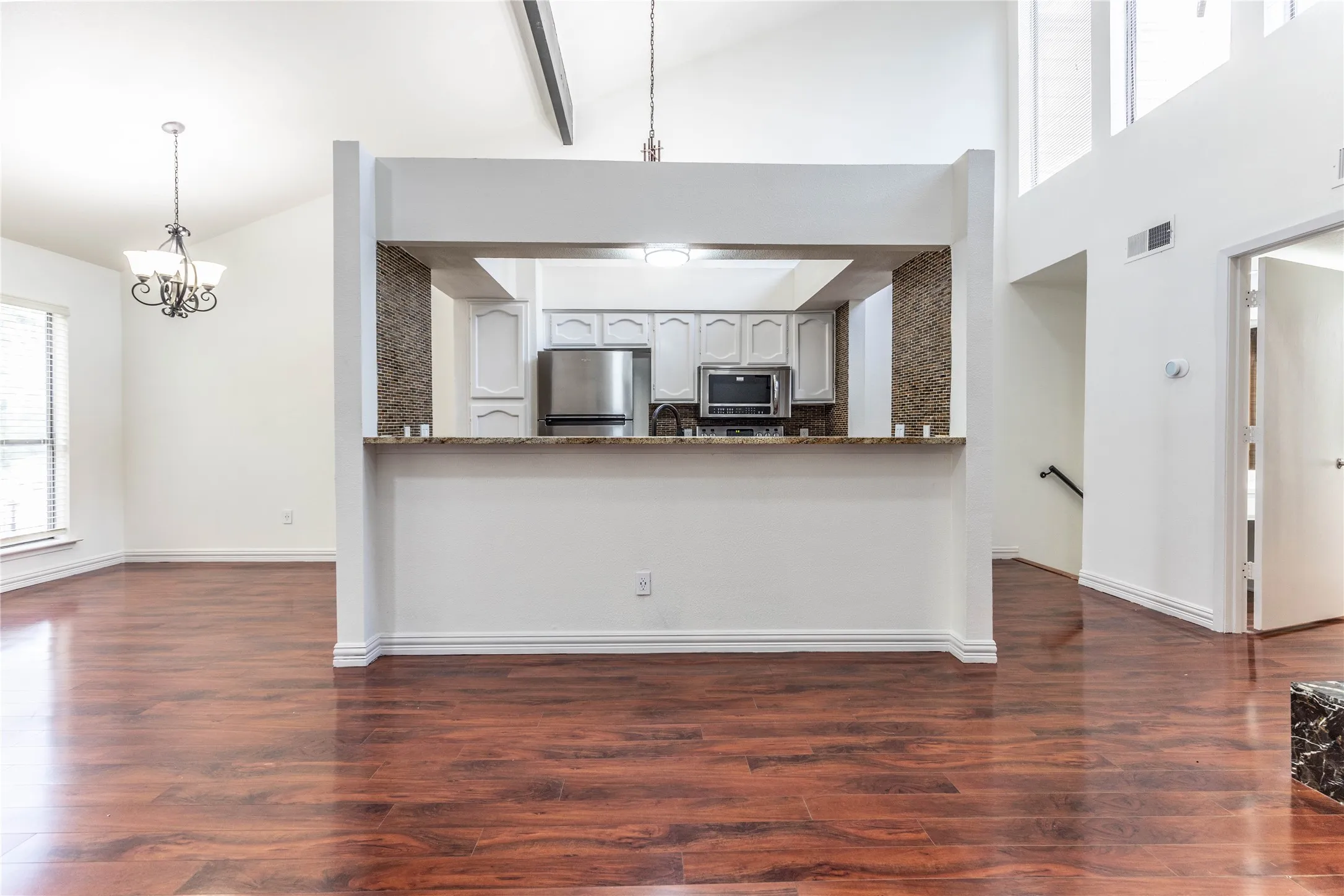 Condominium For Sale in Dallas County , 7031 Holly Hill Drive 10, Dallas, Texas 75231, 2 Bedroom, 2 Bathroom, 2 Garage spaces, 1,225 Sqft, built in 1979, mls#21280311, Real Estate Agent in Dallas, Homes For Sale in Dallas county, Homes For Sale in Dallas, Realtor in Dallas Texas, Real Estate Brokerage Independent Realty Texas, Luminita Cordes Realtor