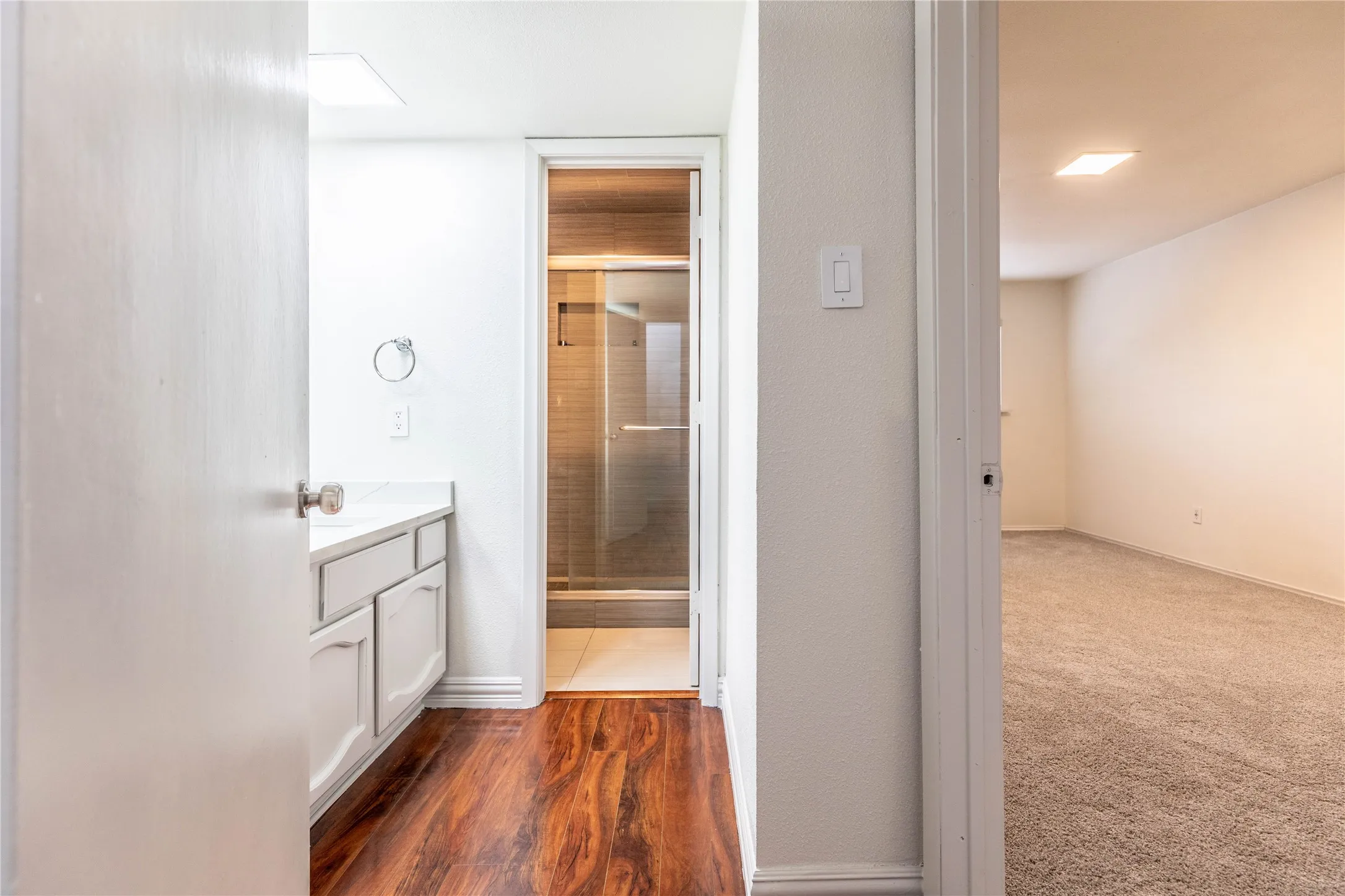 Condominium For Sale in Dallas County , 7031 Holly Hill Drive 10, Dallas, Texas 75231, 2 Bedroom, 2 Bathroom, 2 Garage spaces, 1,225 Sqft, built in 1979, mls#21280311, Real Estate Agent in Dallas, Homes For Sale in Dallas county, Homes For Sale in Dallas, Realtor in Dallas Texas, Real Estate Brokerage Independent Realty Texas, Luminita Cordes Realtor