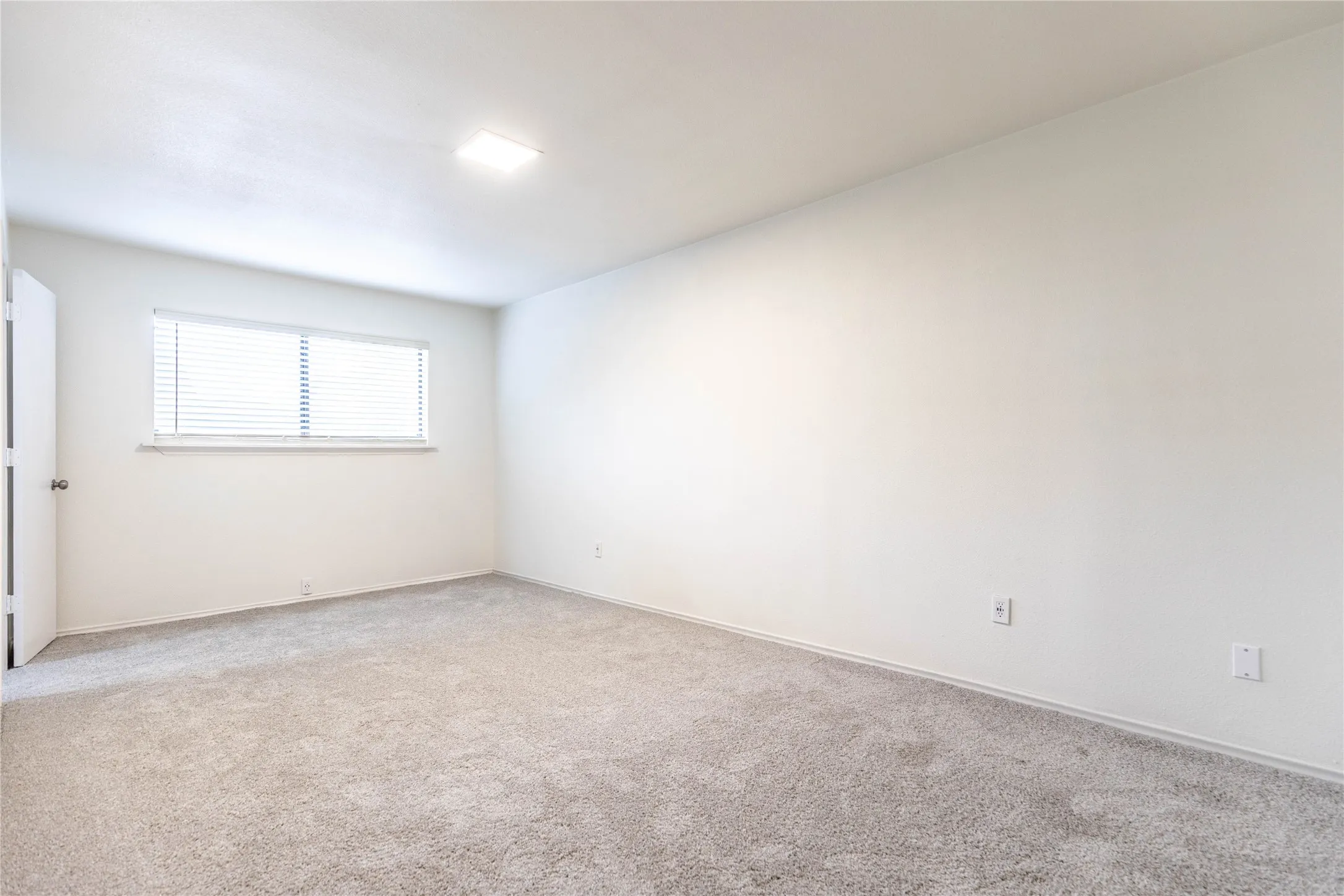 Condominium For Sale in Dallas County , 7031 Holly Hill Drive 10, Dallas, Texas 75231, 2 Bedroom, 2 Bathroom, 2 Garage spaces, 1,225 Sqft, built in 1979, mls#21280311, Real Estate Agent in Dallas, Homes For Sale in Dallas county, Homes For Sale in Dallas, Realtor in Dallas Texas, Real Estate Brokerage Independent Realty Texas, Luminita Cordes Realtor