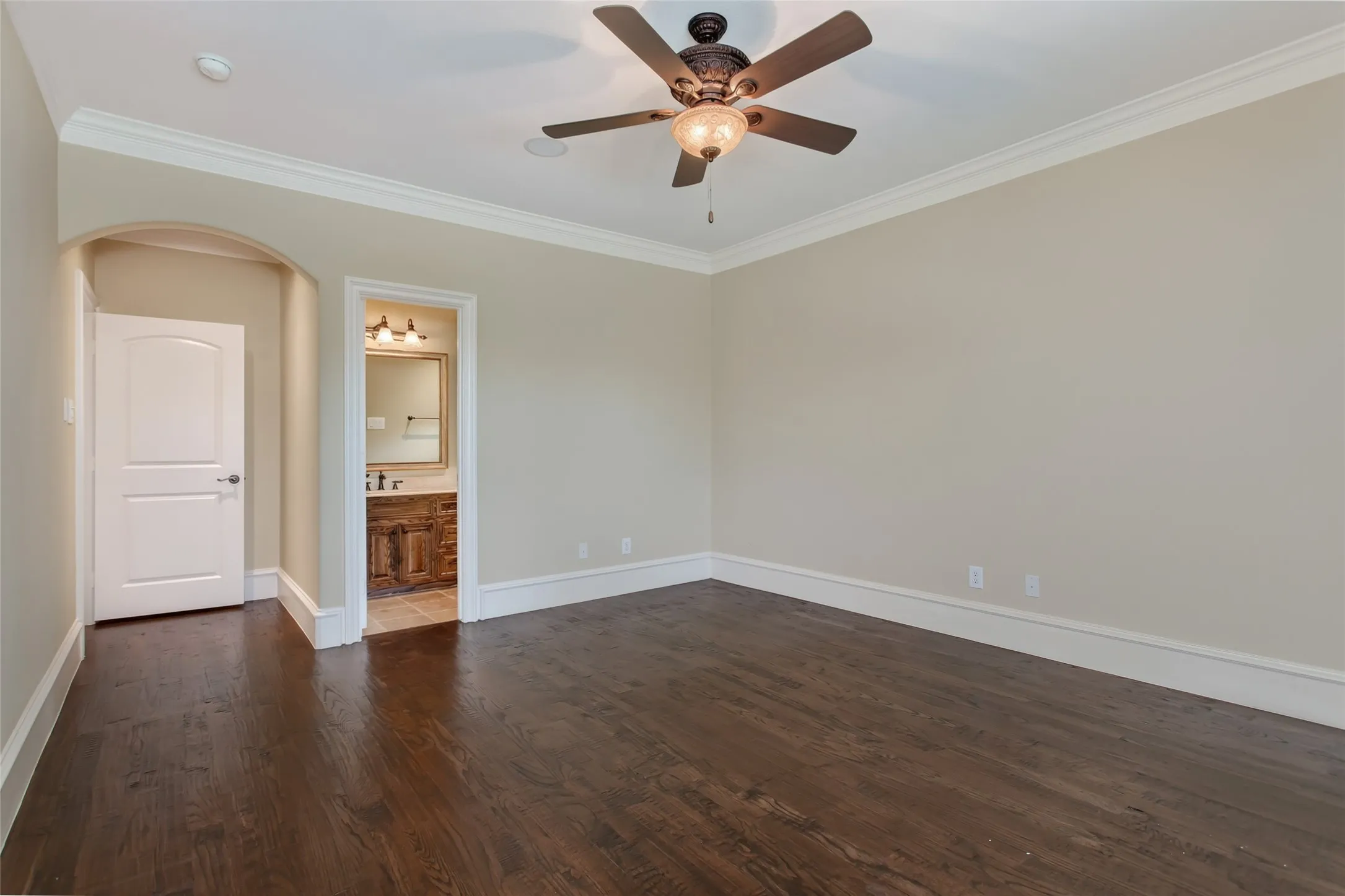 Single Family Residence For Sale in Dallas County , 6628 Sondra Drive, Dallas, Texas 75214, 4 Bedroom, 5 Bathroom, 2 Garage spaces, 4,722 Sqft, built in 2007, mls#21280330, Real Estate Agent in Dallas, Homes For Sale in Dallas county, Homes For Sale in Dallas, Realtor in Dallas Texas, Real Estate Brokerage Independent Realty Texas, Luminita Cordes Realtor