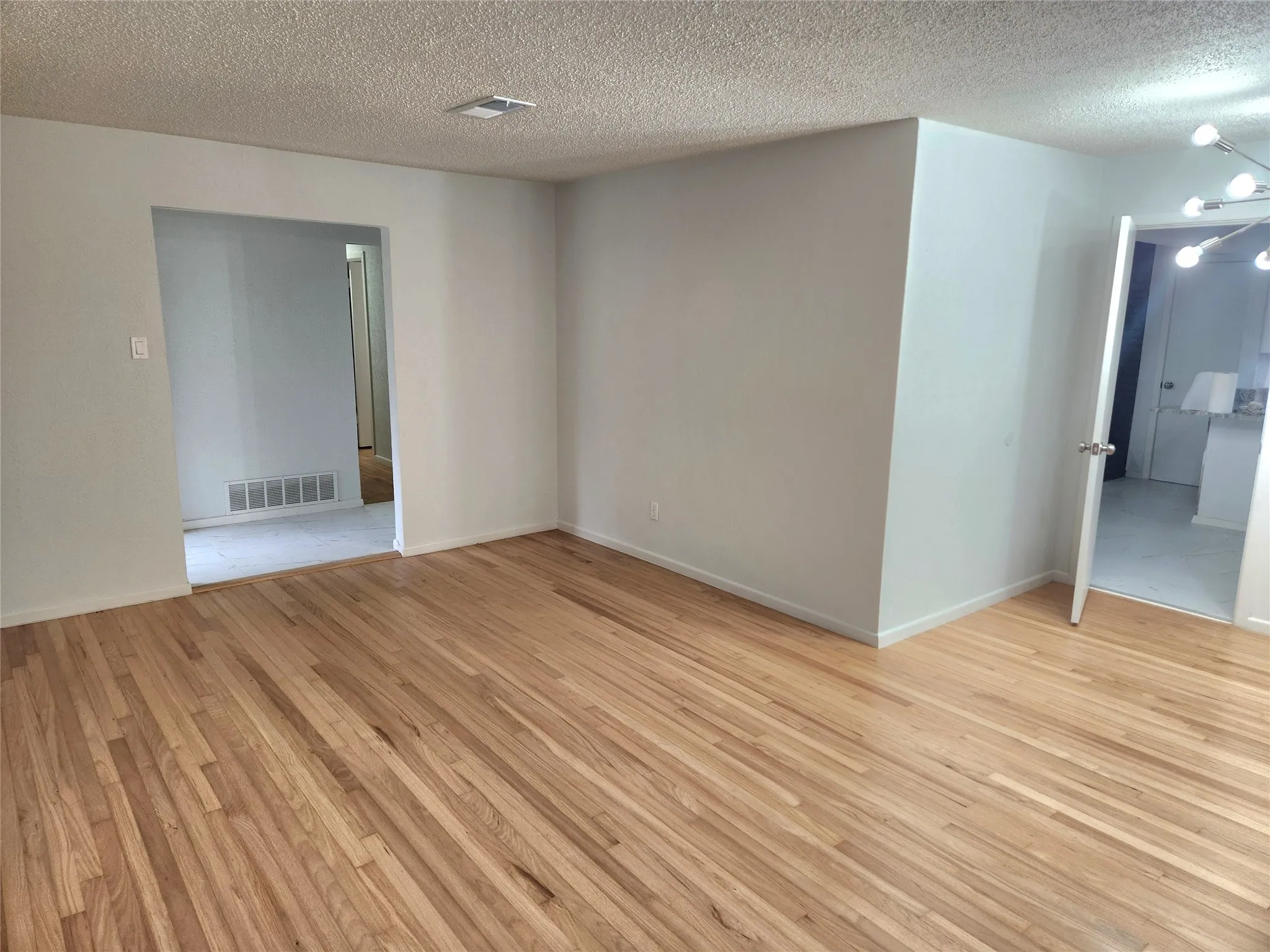 Single Family Residence For Sale in Dallas County , 1838 Oak Hill Circle, Dallas, Texas 75217, 3 Bedroom, 2 Bathroom, 2 Garage spaces, 1,771 Sqft, built in 1963, mls#21280323, Real Estate Agent in Dallas, Homes For Sale in Dallas county, Homes For Sale in Dallas, Realtor in Dallas Texas, Real Estate Brokerage Independent Realty Texas, Luminita Cordes Realtor