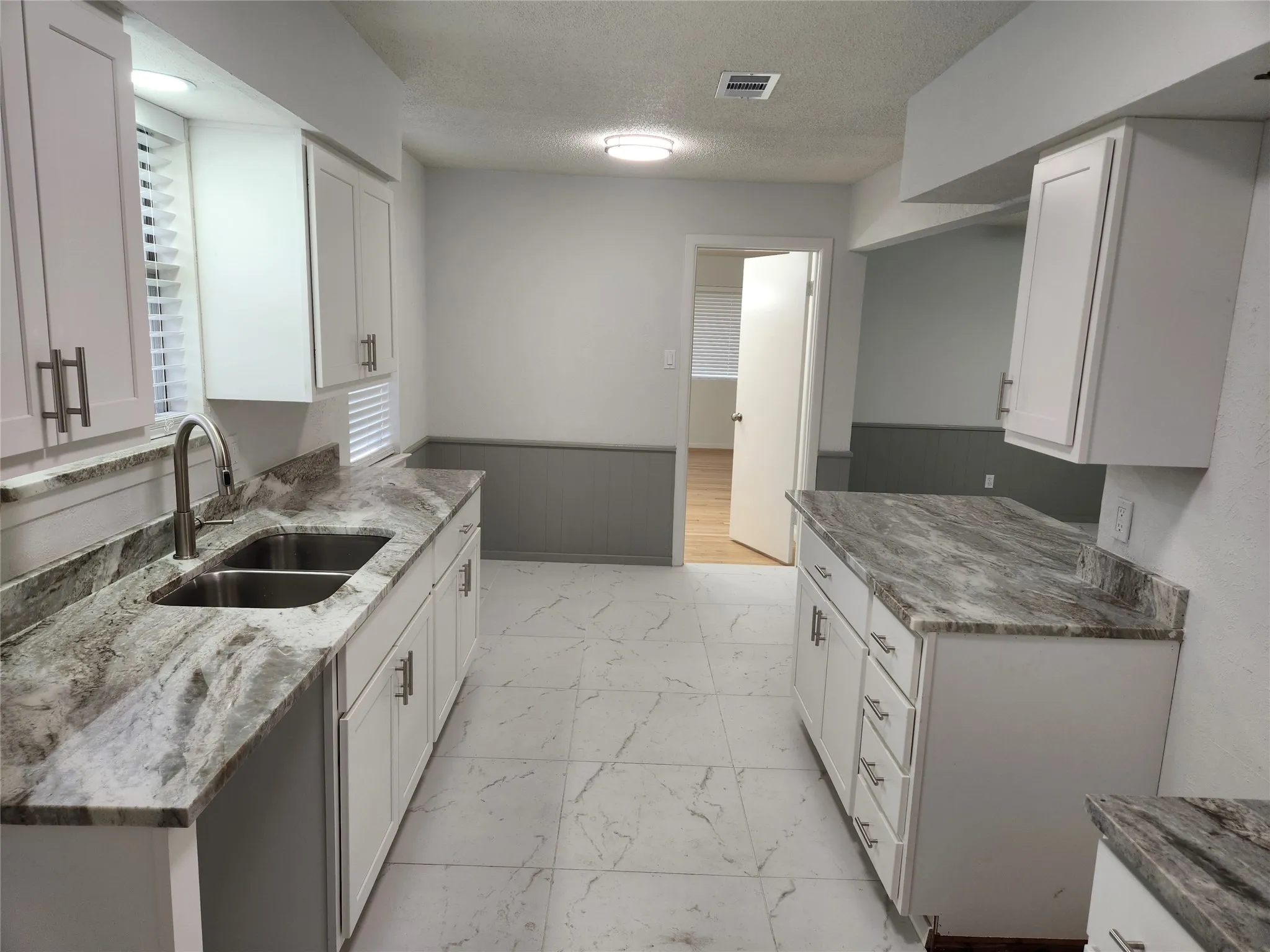 Single Family Residence For Sale in Dallas County , 1838 Oak Hill Circle, Dallas, Texas 75217, 3 Bedroom, 2 Bathroom, 2 Garage spaces, 1,771 Sqft, built in 1963, mls#21280323, Real Estate Agent in Dallas, Homes For Sale in Dallas county, Homes For Sale in Dallas, Realtor in Dallas Texas, Real Estate Brokerage Independent Realty Texas, Luminita Cordes Realtor