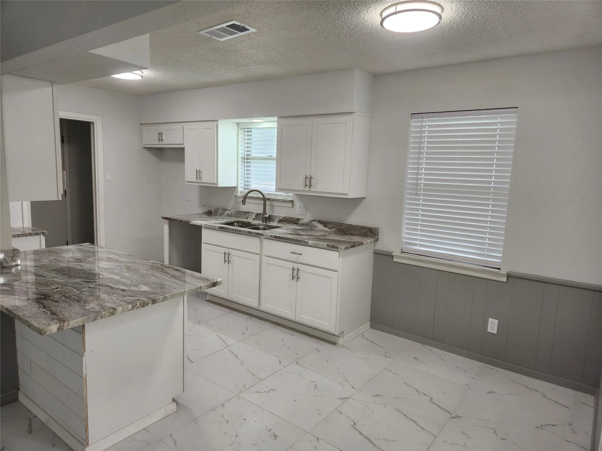 Single Family Residence For Sale in Dallas County , 1838 Oak Hill Circle, Dallas, Texas 75217, 3 Bedroom, 2 Bathroom, 2 Garage spaces, 1,771 Sqft, built in 1963, mls#21280323, Real Estate Agent in Dallas, Homes For Sale in Dallas county, Homes For Sale in Dallas, Realtor in Dallas Texas, Real Estate Brokerage Independent Realty Texas, Luminita Cordes Realtor