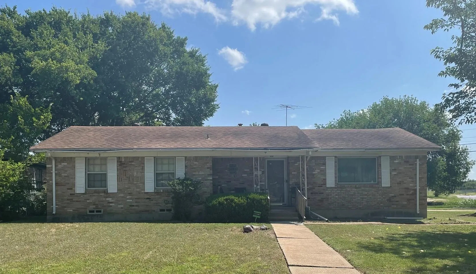 Single Family Residence For Sale in Dallas County , 1838 Oak Hill Circle, Dallas, Texas 75217, 3 Bedroom, 2 Bathroom, 2 Garage spaces, 1,771 Sqft, built in 1963, mls#21280323, Real Estate Agent in Dallas, Homes For Sale in Dallas county, Homes For Sale in Dallas, Realtor in Dallas Texas, Real Estate Brokerage Independent Realty Texas, Luminita Cordes Realtor