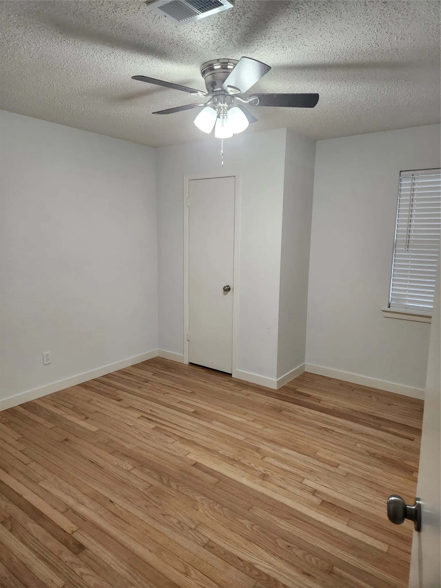 Single Family Residence For Sale in Dallas County , 1838 Oak Hill Circle, Dallas, Texas 75217, 3 Bedroom, 2 Bathroom, 2 Garage spaces, 1,771 Sqft, built in 1963, mls#21280323, Real Estate Agent in Dallas, Homes For Sale in Dallas county, Homes For Sale in Dallas, Realtor in Dallas Texas, Real Estate Brokerage Independent Realty Texas, Luminita Cordes Realtor