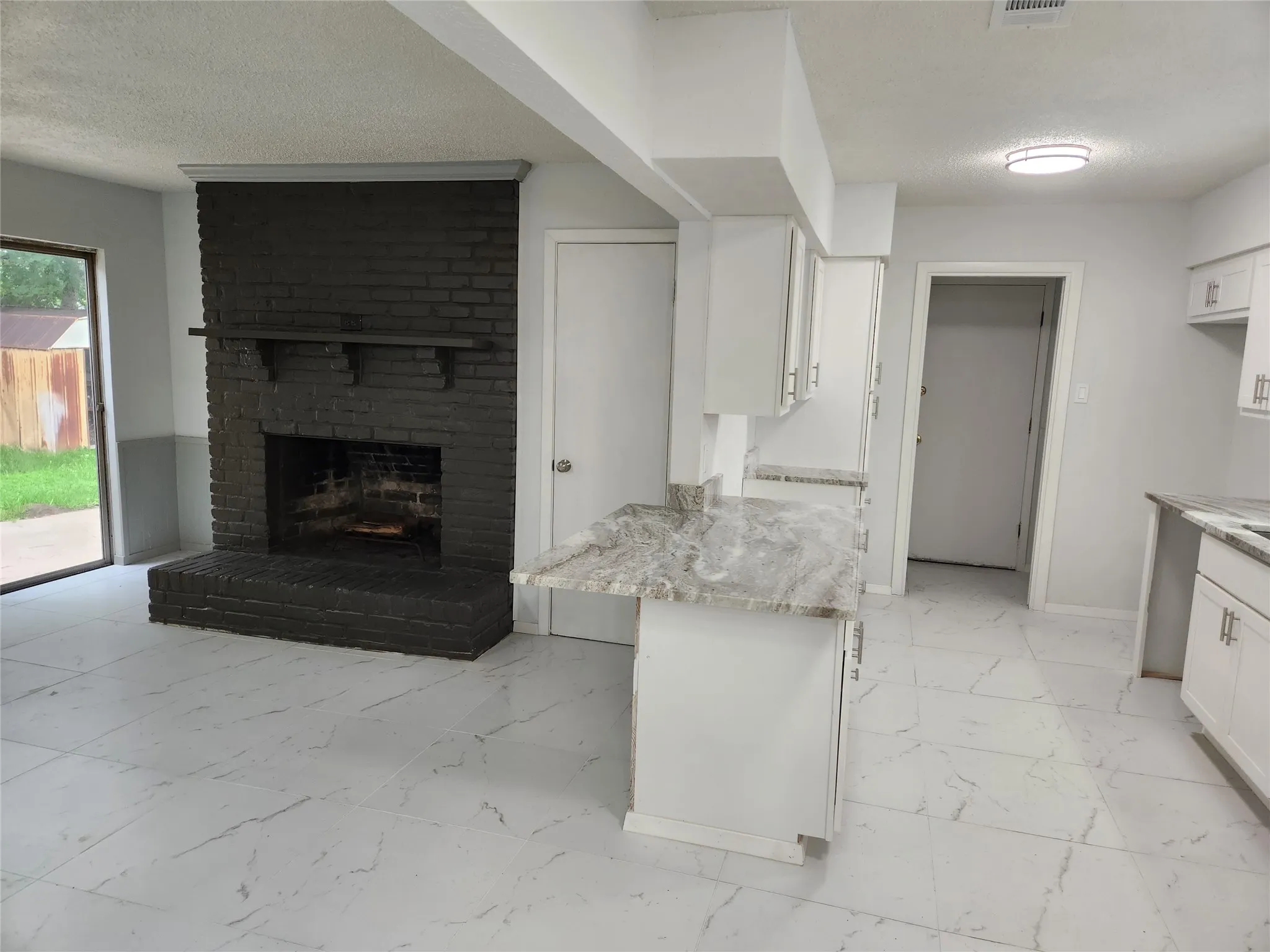 Single Family Residence For Sale in Dallas County , 1838 Oak Hill Circle, Dallas, Texas 75217, 3 Bedroom, 2 Bathroom, 2 Garage spaces, 1,771 Sqft, built in 1963, mls#21280323, Real Estate Agent in Dallas, Homes For Sale in Dallas county, Homes For Sale in Dallas, Realtor in Dallas Texas, Real Estate Brokerage Independent Realty Texas, Luminita Cordes Realtor