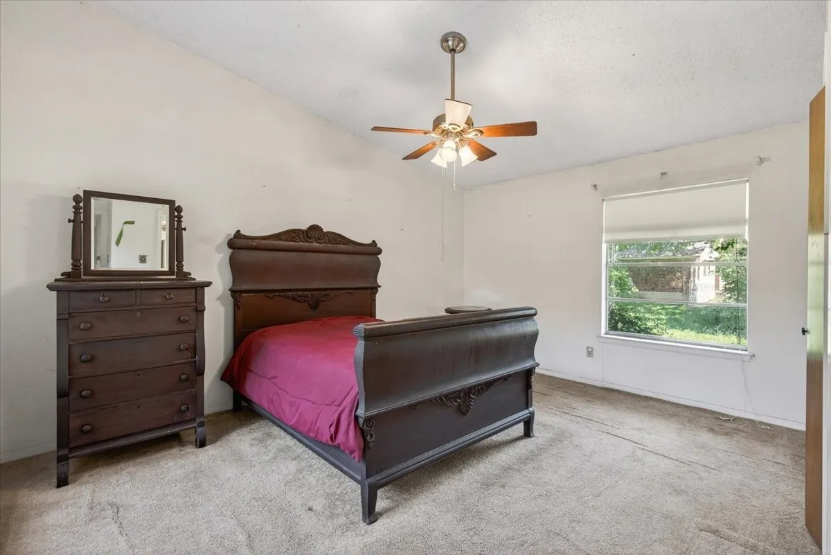 Single Family Residence For Sale in Henderson County , 211 Rosemary Drive, Trinidad, Texas 75163, 5 Bedrooms, 3 Bathrooms, 2 Garage spaces, 2,442 Sqft, built in 1976, Price $549,900, mls#21280354, Real Estate Agent in Trinidad, Homes For Sale in Henderson county, Homes For Sale in Trinidad, Realtor in Trinidad Texas, Real Estate Brokerage Independent Realty Texas, Luminita Cordes Realtor