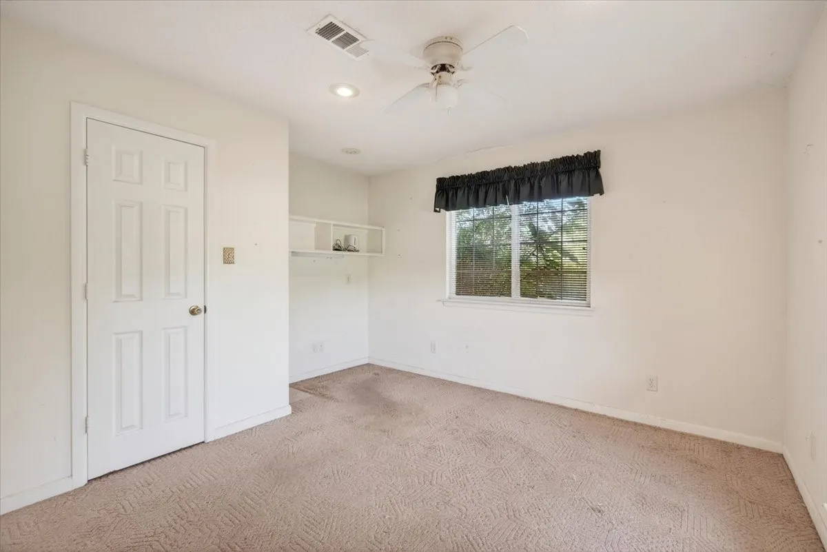 Single Family Residence For Sale in Henderson County , 211 Rosemary Drive, Trinidad, Texas 75163, 5 Bedrooms, 3 Bathrooms, 2 Garage spaces, 2,442 Sqft, built in 1976, Price $549,900, mls#21280354, Real Estate Agent in Trinidad, Homes For Sale in Henderson county, Homes For Sale in Trinidad, Realtor in Trinidad Texas, Real Estate Brokerage Independent Realty Texas, Luminita Cordes Realtor
