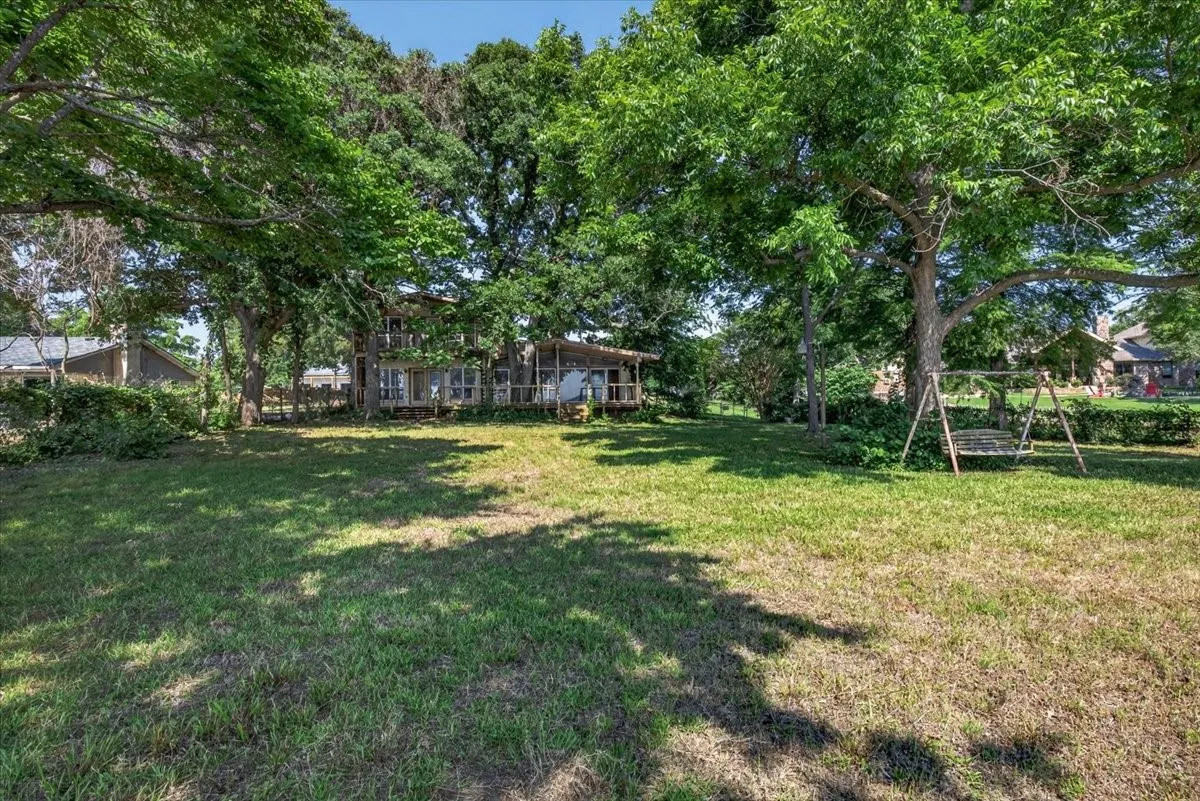 Single Family Residence For Sale in Henderson County , 211 Rosemary Drive, Trinidad, Texas 75163, 5 Bedrooms, 3 Bathrooms, 2 Garage spaces, 2,442 Sqft, built in 1976, Price $549,900, mls#21280354, Real Estate Agent in Trinidad, Homes For Sale in Henderson county, Homes For Sale in Trinidad, Realtor in Trinidad Texas, Real Estate Brokerage Independent Realty Texas, Luminita Cordes Realtor