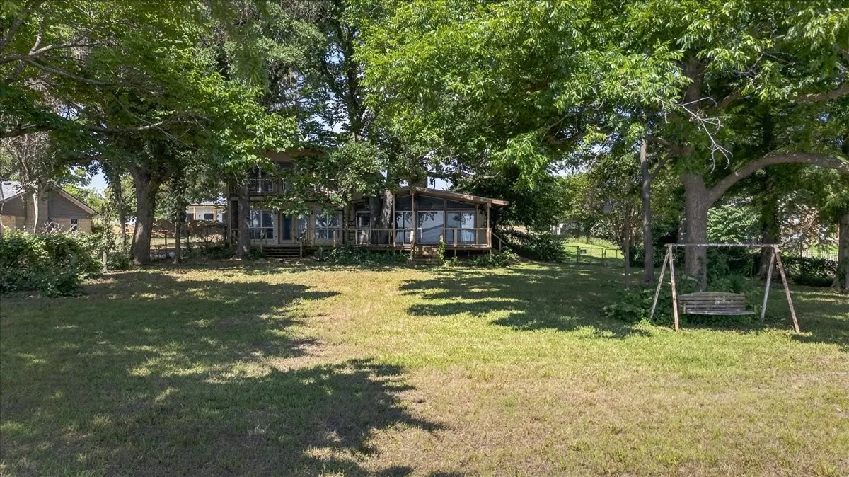 Single Family Residence For Sale in Henderson County , 211 Rosemary Drive, Trinidad, Texas 75163, 5 Bedrooms, 3 Bathrooms, 2 Garage spaces, 2,442 Sqft, built in 1976, Price $549,900, mls#21280354, Real Estate Agent in Trinidad, Homes For Sale in Henderson county, Homes For Sale in Trinidad, Realtor in Trinidad Texas, Real Estate Brokerage Independent Realty Texas, Luminita Cordes Realtor