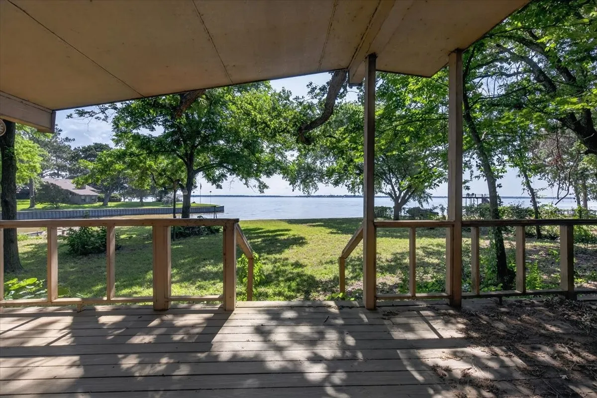 Single Family Residence For Sale in Henderson County , 211 Rosemary Drive, Trinidad, Texas 75163, 5 Bedrooms, 3 Bathrooms, 2 Garage spaces, 2,442 Sqft, built in 1976, Price $549,900, mls#21280354, Real Estate Agent in Trinidad, Homes For Sale in Henderson county, Homes For Sale in Trinidad, Realtor in Trinidad Texas, Real Estate Brokerage Independent Realty Texas, Luminita Cordes Realtor
