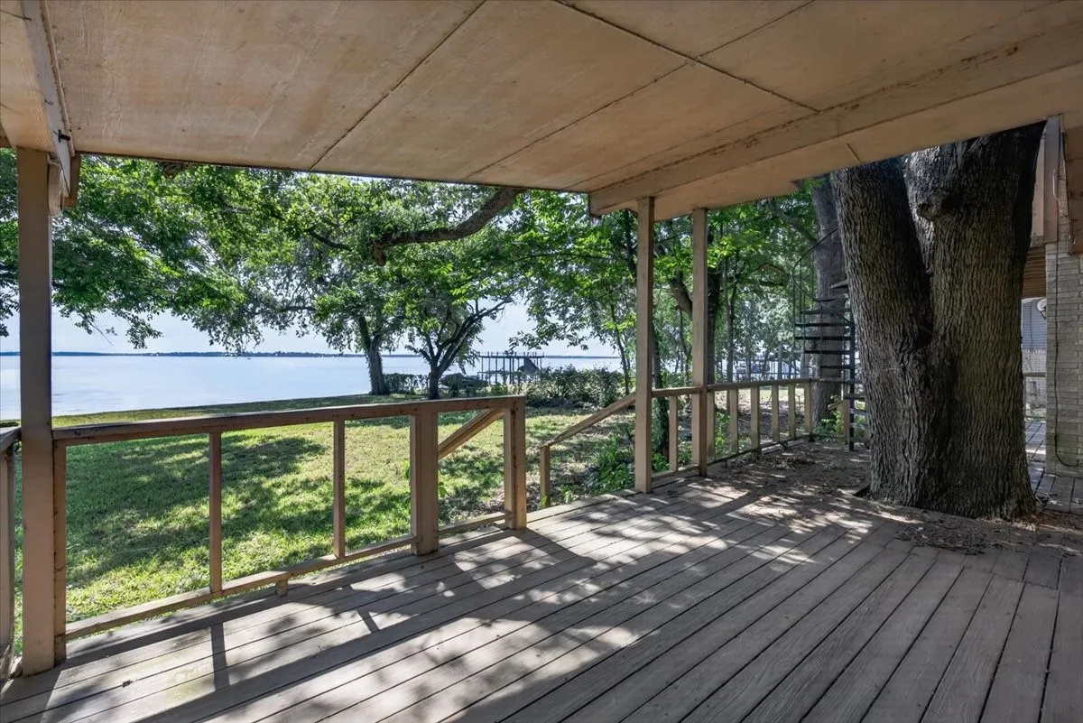 Single Family Residence For Sale in Henderson County , 211 Rosemary Drive, Trinidad, Texas 75163, 5 Bedrooms, 3 Bathrooms, 2 Garage spaces, 2,442 Sqft, built in 1976, Price $549,900, mls#21280354, Real Estate Agent in Trinidad, Homes For Sale in Henderson county, Homes For Sale in Trinidad, Realtor in Trinidad Texas, Real Estate Brokerage Independent Realty Texas, Luminita Cordes Realtor