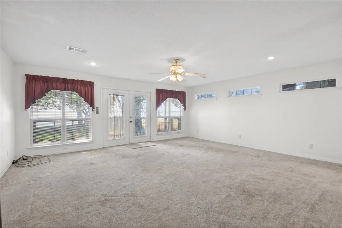 Single Family Residence For Sale in Henderson County , 211 Rosemary Drive, Trinidad, Texas 75163, 5 Bedrooms, 3 Bathrooms, 2 Garage spaces, 2,442 Sqft, built in 1976, Price $549,900, mls#21280354, Real Estate Agent in Trinidad, Homes For Sale in Henderson county, Homes For Sale in Trinidad, Realtor in Trinidad Texas, Real Estate Brokerage Independent Realty Texas, Luminita Cordes Realtor