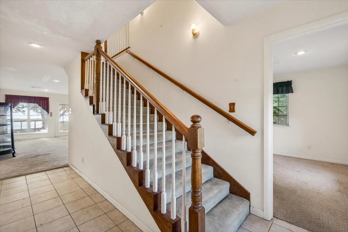 Single Family Residence For Sale in Henderson County , 211 Rosemary Drive, Trinidad, Texas 75163, 5 Bedrooms, 3 Bathrooms, 2 Garage spaces, 2,442 Sqft, built in 1976, Price $549,900, mls#21280354, Real Estate Agent in Trinidad, Homes For Sale in Henderson county, Homes For Sale in Trinidad, Realtor in Trinidad Texas, Real Estate Brokerage Independent Realty Texas, Luminita Cordes Realtor