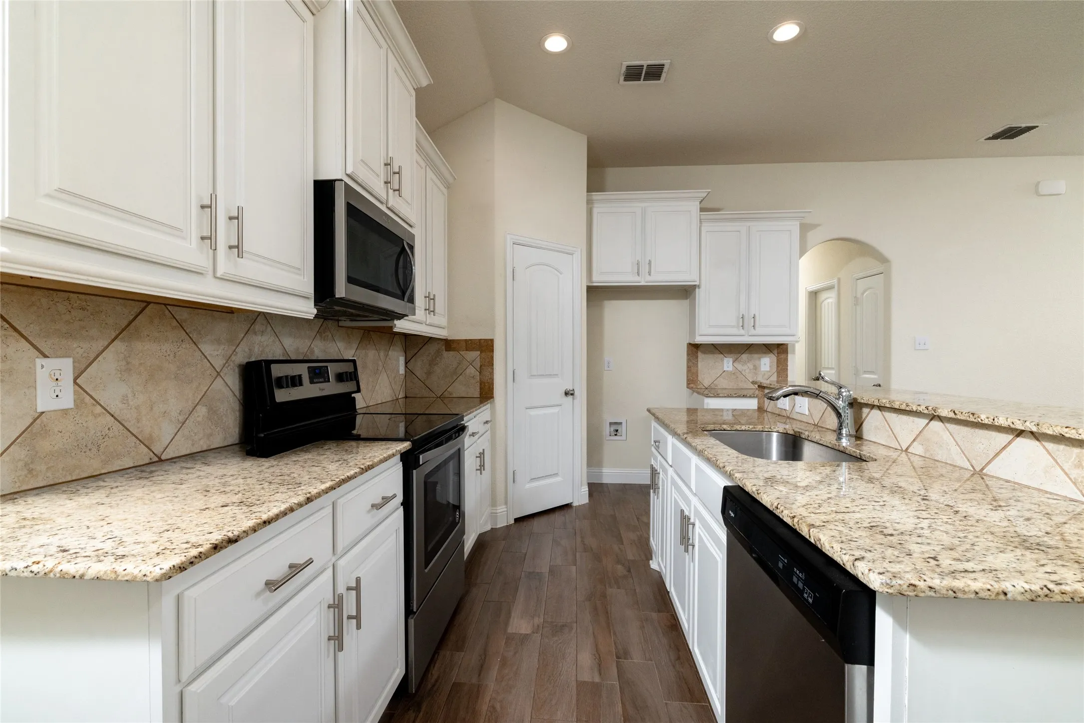 Single Family Residence For Sale in Tarrant County , 3716 Jazmine Drive, Forest Hill, Texas 76140, 3 Bedrooms, 2 Bathrooms, 2 Garage spaces, 1,847 Sqft, built in 2018, Price $299,950, mls#21279920, Real Estate Agent in Forest Hill, Homes For Sale in Tarrant county, Homes For Sale in Forest Hill, Realtor in Forest Hill Texas, Real Estate Brokerage Independent Realty Texas, Luminita Cordes Realtor