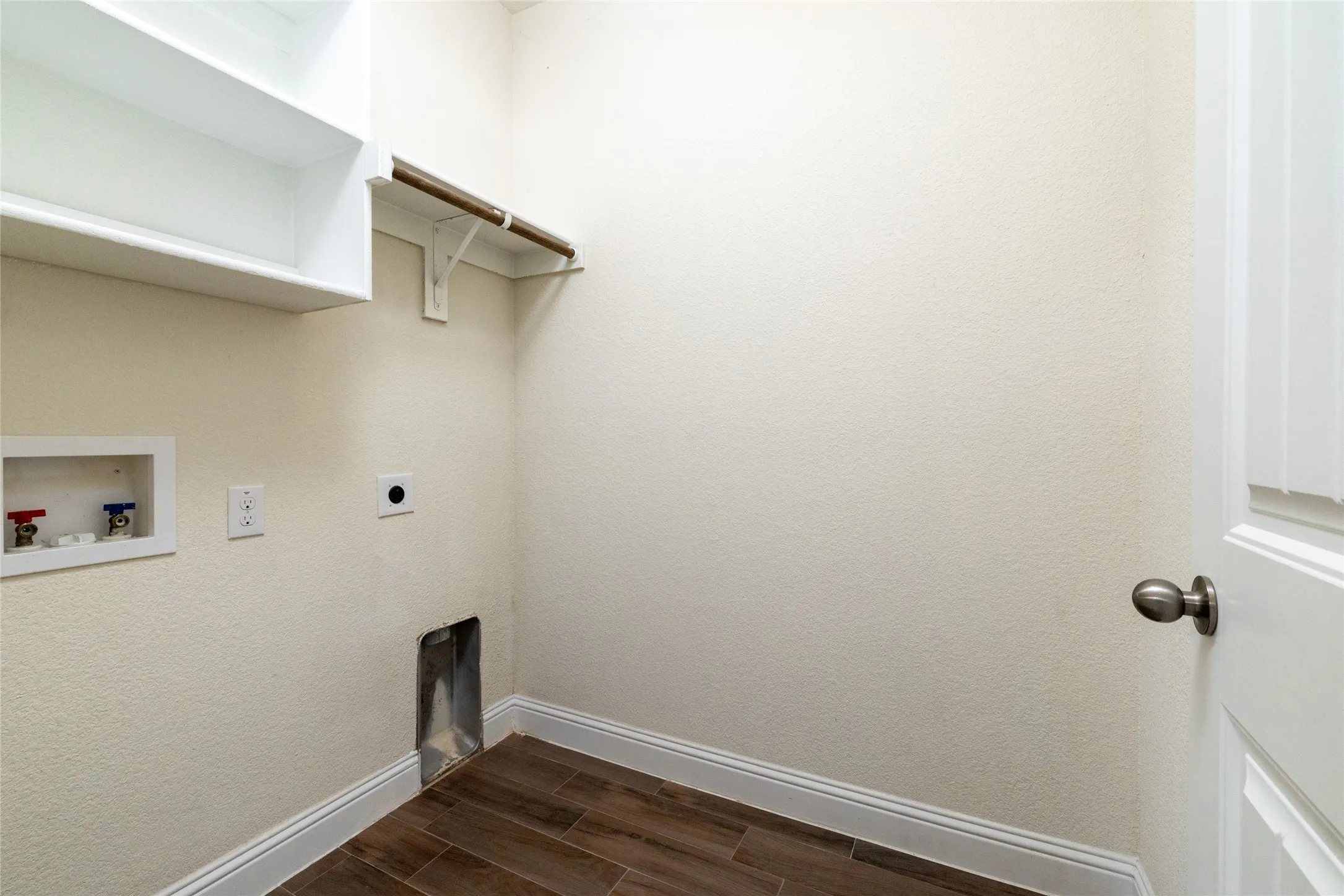 Single Family Residence For Sale in Tarrant County , 3716 Jazmine Drive, Forest Hill, Texas 76140, 3 Bedrooms, 2 Bathrooms, 2 Garage spaces, 1,847 Sqft, built in 2018, Price $299,950, mls#21279920, Real Estate Agent in Forest Hill, Homes For Sale in Tarrant county, Homes For Sale in Forest Hill, Realtor in Forest Hill Texas, Real Estate Brokerage Independent Realty Texas, Luminita Cordes Realtor