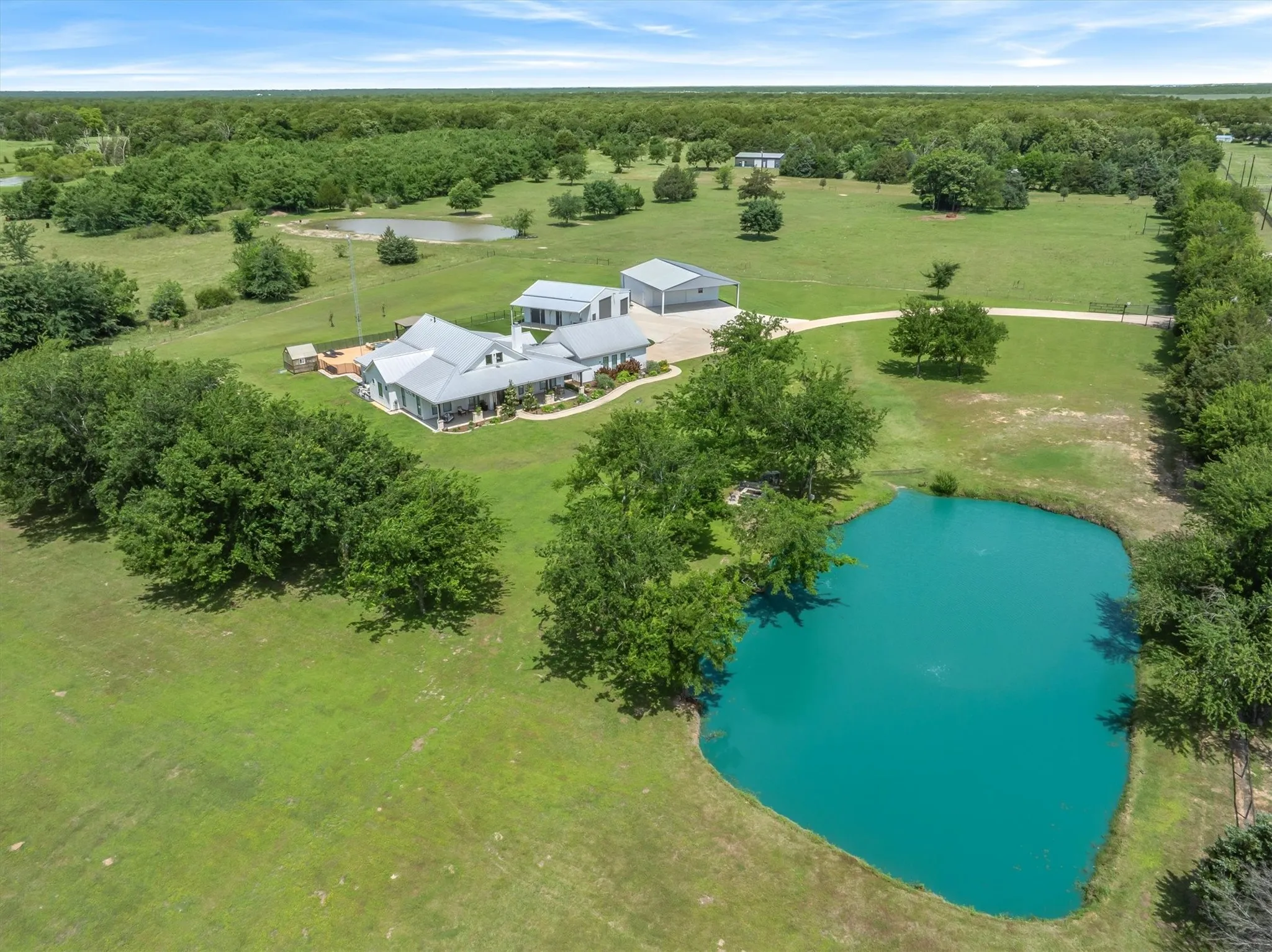 Single Family Residence For Sale in Van Zandt County , 185 Vz County Road 3818, Wills Point, Texas 75169, 4 Bedroom, 2 Bathroom, 2 Garage spaces, 2,530 Sqft, built in 2020, mls#21279718, Real Estate Agent in Wills Point, Homes For Sale in Van Zandt county, Homes For Sale in Wills Point, Realtor in Wills Point Texas, Real Estate Brokerage Independent Realty Texas, Luminita Cordes Realtor
