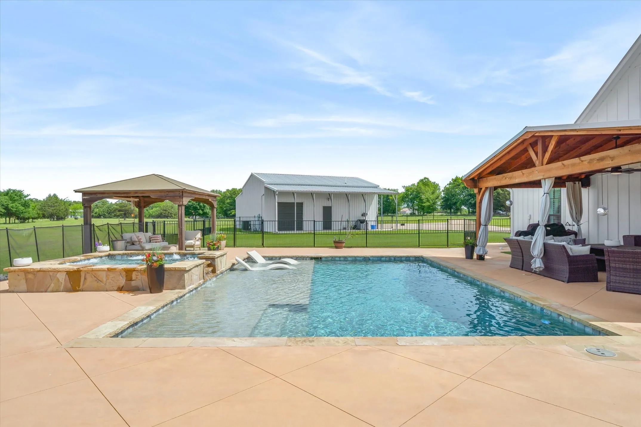 Single Family Residence For Sale in Van Zandt County , 185 Vz County Road 3818, Wills Point, Texas 75169, 4 Bedroom, 2 Bathroom, 2 Garage spaces, 2,530 Sqft, built in 2020, mls#21279718, Real Estate Agent in Wills Point, Homes For Sale in Van Zandt county, Homes For Sale in Wills Point, Realtor in Wills Point Texas, Real Estate Brokerage Independent Realty Texas, Luminita Cordes Realtor