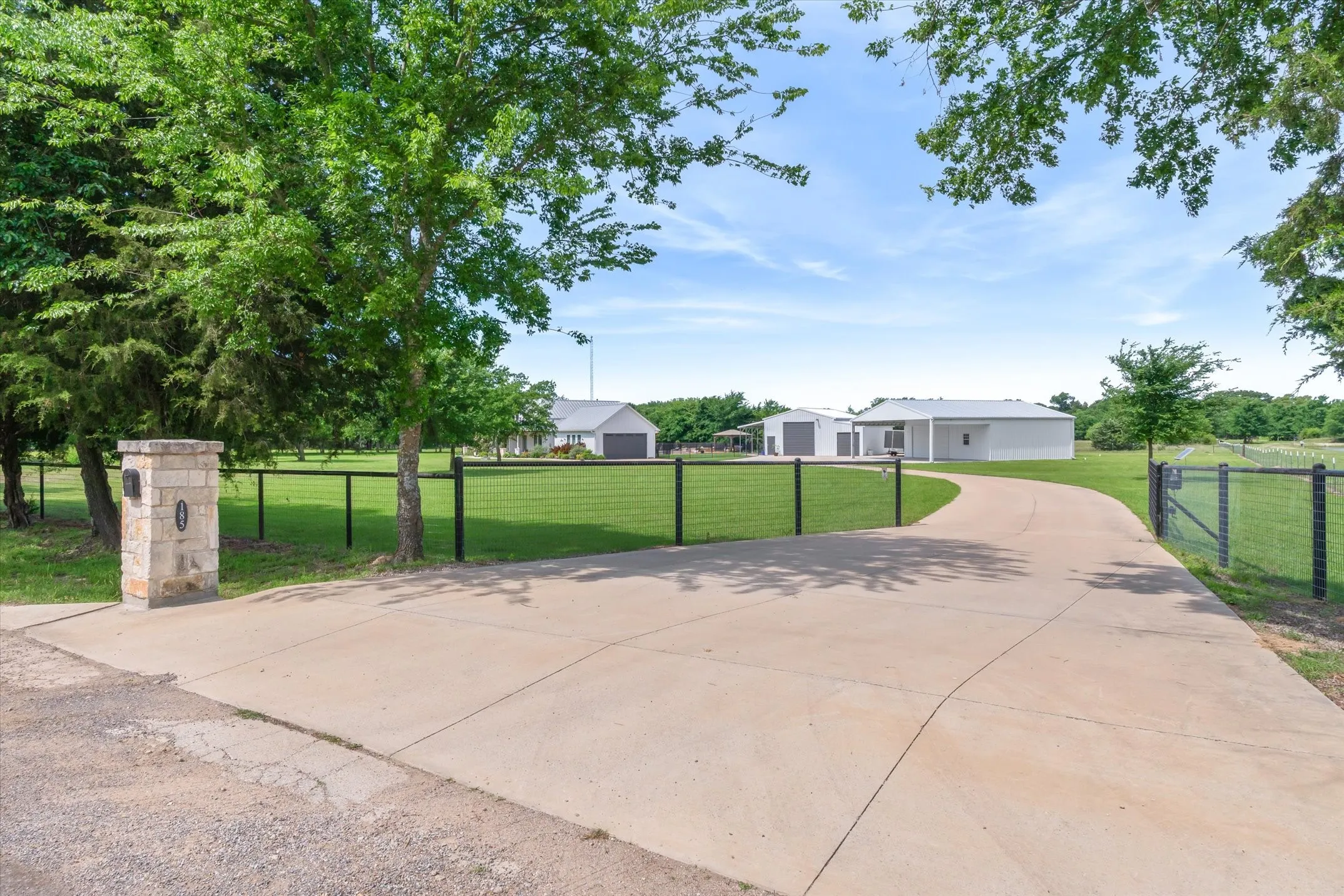Single Family Residence For Sale in Van Zandt County , 185 Vz County Road 3818, Wills Point, Texas 75169, 4 Bedroom, 2 Bathroom, 2 Garage spaces, 2,530 Sqft, built in 2020, mls#21279718, Real Estate Agent in Wills Point, Homes For Sale in Van Zandt county, Homes For Sale in Wills Point, Realtor in Wills Point Texas, Real Estate Brokerage Independent Realty Texas, Luminita Cordes Realtor
