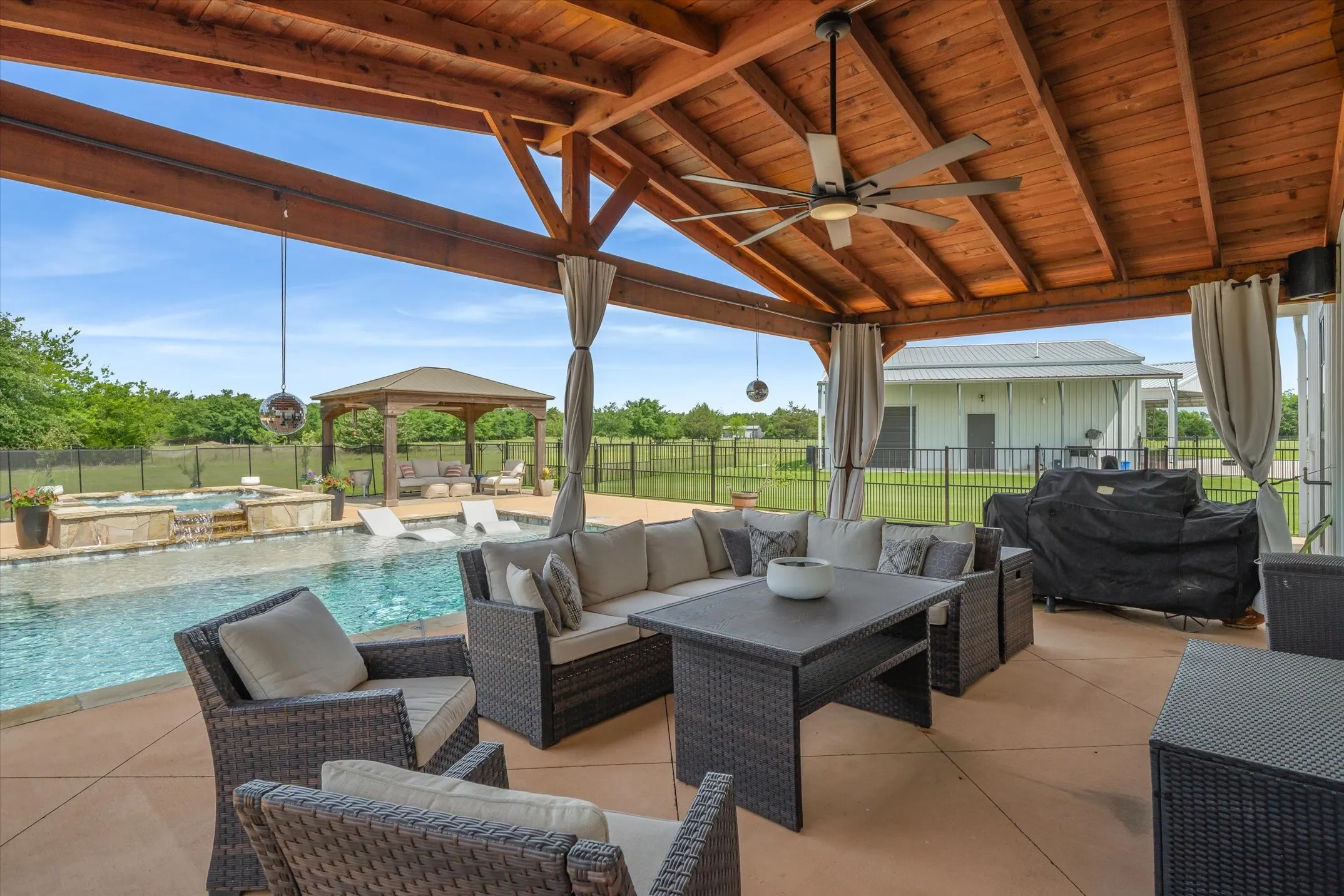 Single Family Residence For Sale in Van Zandt County , 185 Vz County Road 3818, Wills Point, Texas 75169, 4 Bedroom, 2 Bathroom, 2 Garage spaces, 2,530 Sqft, built in 2020, mls#21279718, Real Estate Agent in Wills Point, Homes For Sale in Van Zandt county, Homes For Sale in Wills Point, Realtor in Wills Point Texas, Real Estate Brokerage Independent Realty Texas, Luminita Cordes Realtor