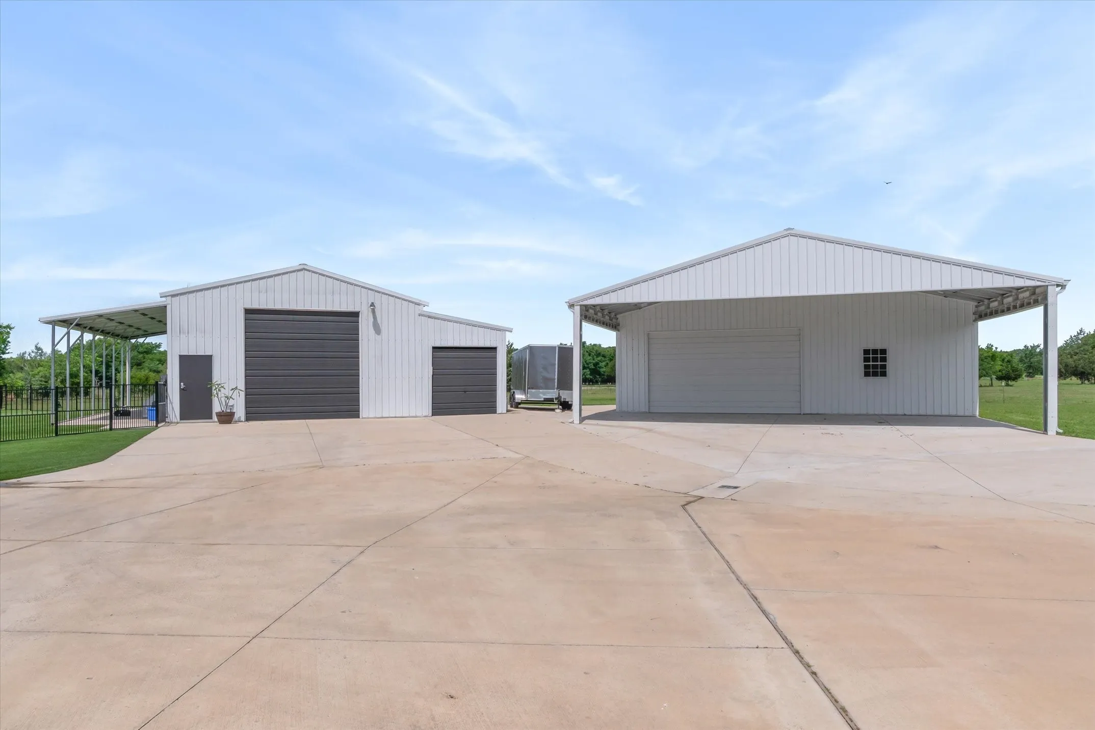 Single Family Residence For Sale in Van Zandt County , 185 Vz County Road 3818, Wills Point, Texas 75169, 4 Bedroom, 2 Bathroom, 2 Garage spaces, 2,530 Sqft, built in 2020, mls#21279718, Real Estate Agent in Wills Point, Homes For Sale in Van Zandt county, Homes For Sale in Wills Point, Realtor in Wills Point Texas, Real Estate Brokerage Independent Realty Texas, Luminita Cordes Realtor