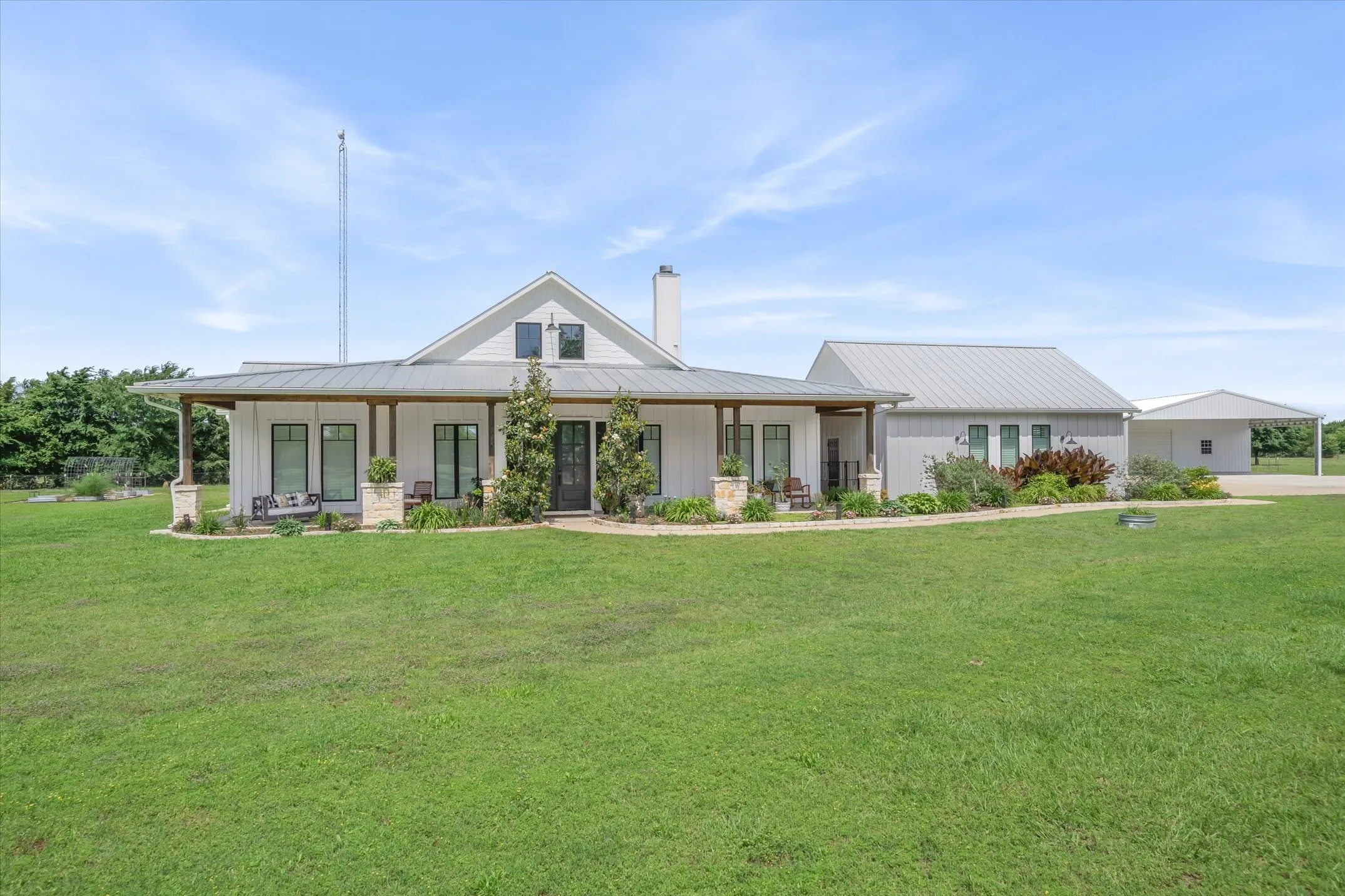 Single Family Residence For Sale in Van Zandt County , 185 Vz County Road 3818, Wills Point, Texas 75169, 4 Bedroom, 2 Bathroom, 2 Garage spaces, 2,530 Sqft, built in 2020, mls#21279718, Real Estate Agent in Wills Point, Homes For Sale in Van Zandt county, Homes For Sale in Wills Point, Realtor in Wills Point Texas, Real Estate Brokerage Independent Realty Texas, Luminita Cordes Realtor