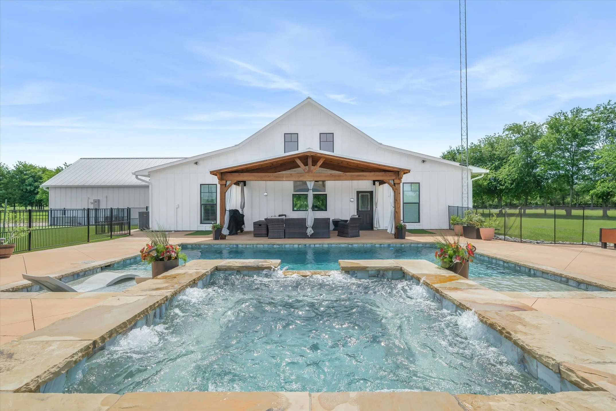 Single Family Residence For Sale in Van Zandt County , 185 Vz County Road 3818, Wills Point, Texas 75169, 4 Bedroom, 2 Bathroom, 2 Garage spaces, 2,530 Sqft, built in 2020, mls#21279718, Real Estate Agent in Wills Point, Homes For Sale in Van Zandt county, Homes For Sale in Wills Point, Realtor in Wills Point Texas, Real Estate Brokerage Independent Realty Texas, Luminita Cordes Realtor