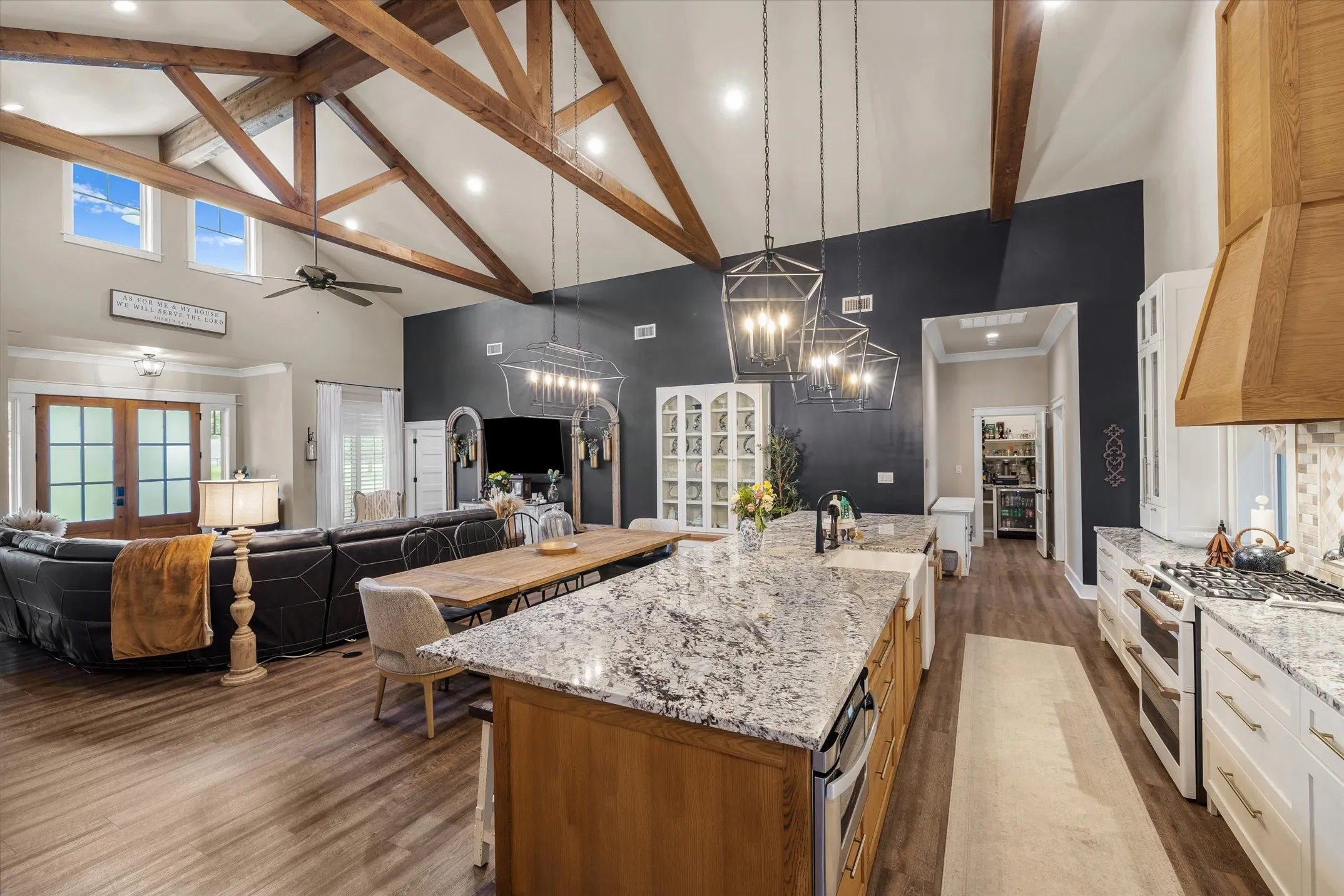 Single Family Residence For Sale in Van Zandt County , 185 Vz County Road 3818, Wills Point, Texas 75169, 4 Bedroom, 2 Bathroom, 2 Garage spaces, 2,530 Sqft, built in 2020, mls#21279718, Real Estate Agent in Wills Point, Homes For Sale in Van Zandt county, Homes For Sale in Wills Point, Realtor in Wills Point Texas, Real Estate Brokerage Independent Realty Texas, Luminita Cordes Realtor