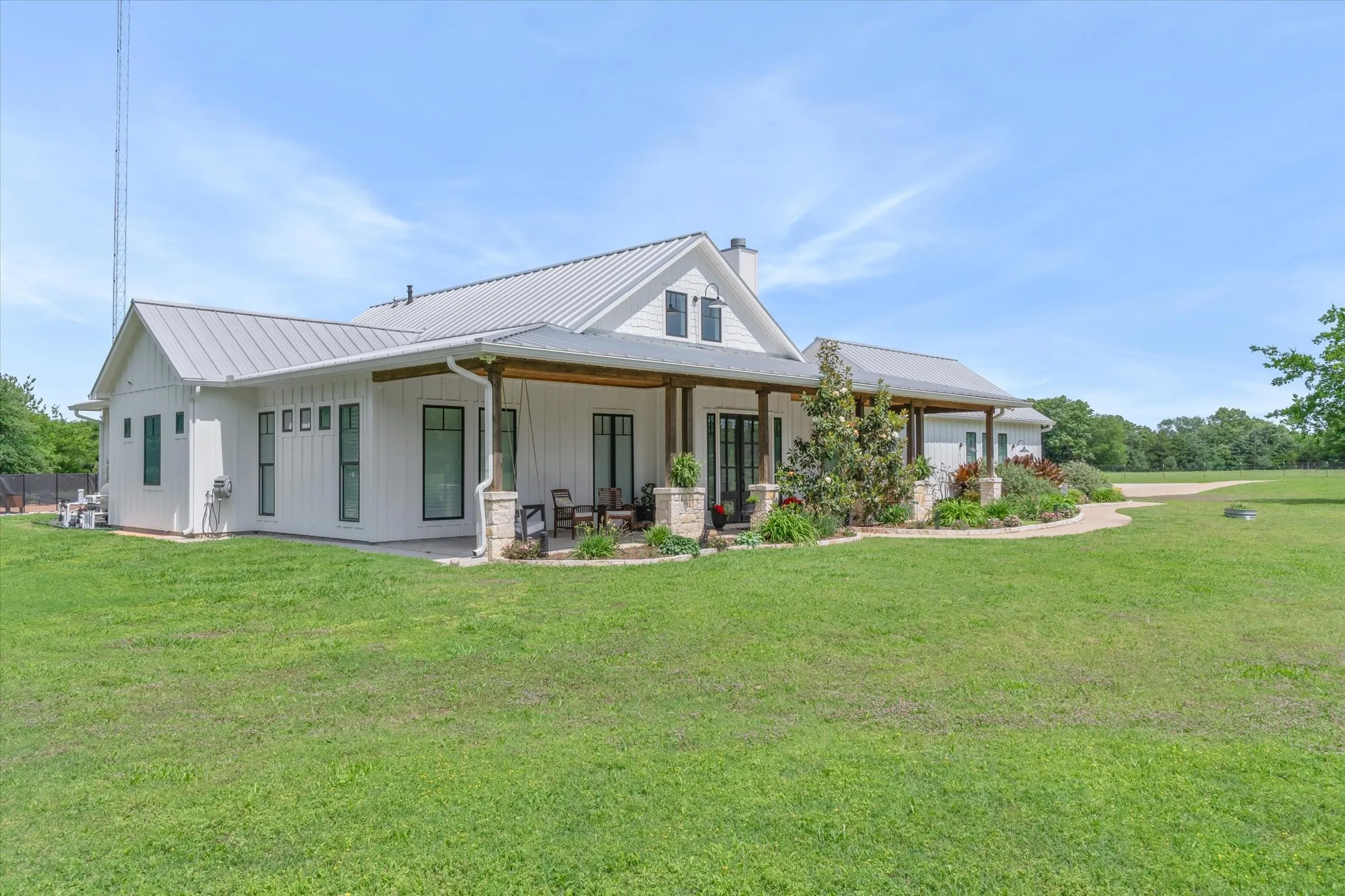 Single Family Residence For Sale in Van Zandt County , 185 Vz County Road 3818, Wills Point, Texas 75169, 4 Bedroom, 2 Bathroom, 2 Garage spaces, 2,530 Sqft, built in 2020, mls#21279718, Real Estate Agent in Wills Point, Homes For Sale in Van Zandt county, Homes For Sale in Wills Point, Realtor in Wills Point Texas, Real Estate Brokerage Independent Realty Texas, Luminita Cordes Realtor
