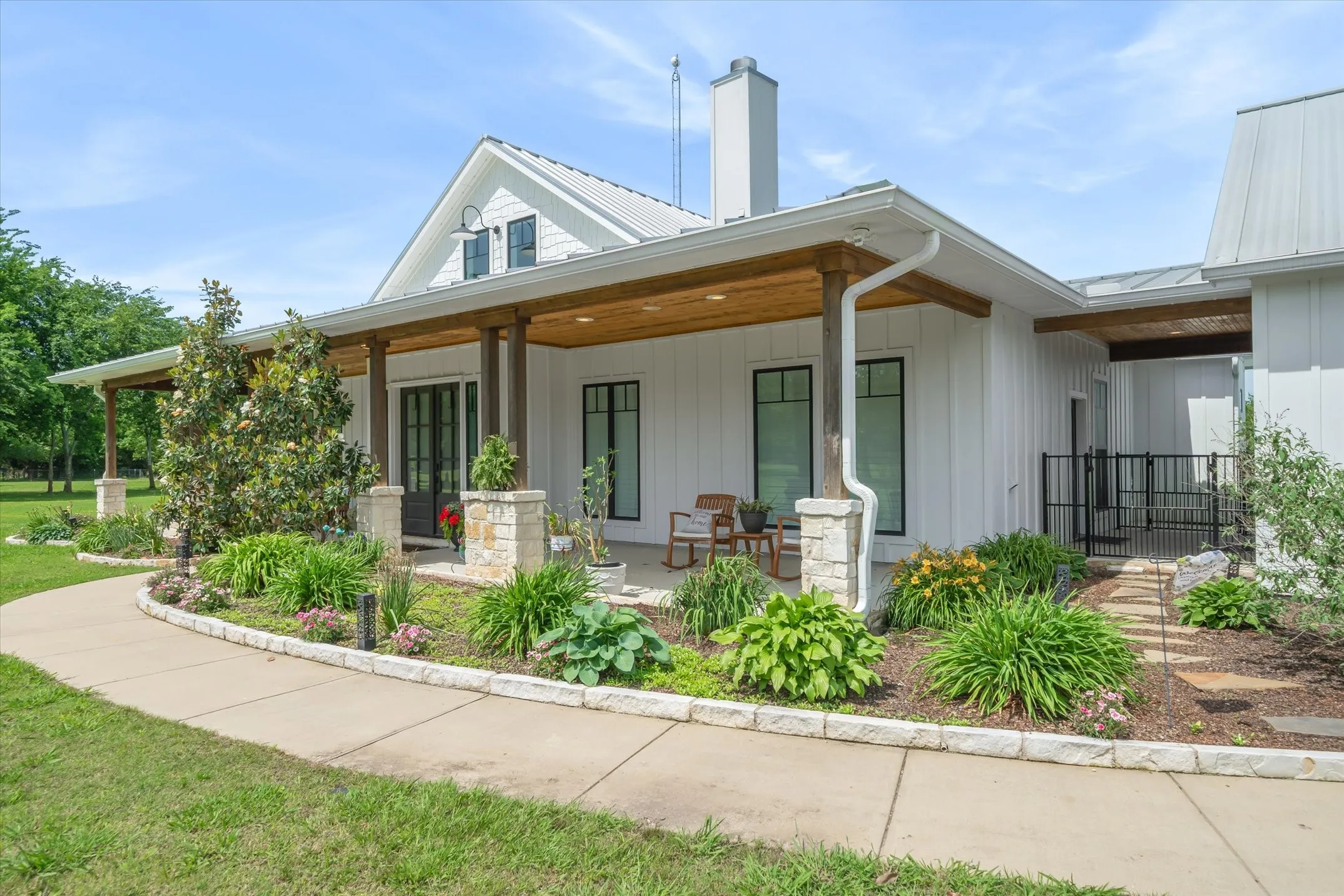 Single Family Residence For Sale in Van Zandt County , 185 Vz County Road 3818, Wills Point, Texas 75169, 4 Bedroom, 2 Bathroom, 2 Garage spaces, 2,530 Sqft, built in 2020, mls#21279718, Real Estate Agent in Wills Point, Homes For Sale in Van Zandt county, Homes For Sale in Wills Point, Realtor in Wills Point Texas, Real Estate Brokerage Independent Realty Texas, Luminita Cordes Realtor