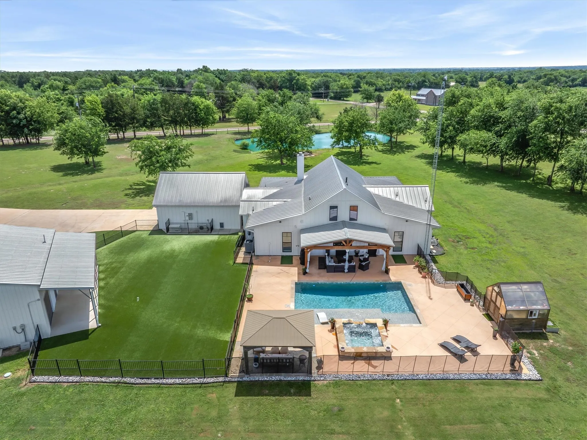 Single Family Residence For Sale in Van Zandt County , 185 Vz County Road 3818, Wills Point, Texas 75169, 4 Bedroom, 2 Bathroom, 2 Garage spaces, 2,530 Sqft, built in 2020, mls#21279718, Real Estate Agent in Wills Point, Homes For Sale in Van Zandt county, Homes For Sale in Wills Point, Realtor in Wills Point Texas, Real Estate Brokerage Independent Realty Texas, Luminita Cordes Realtor