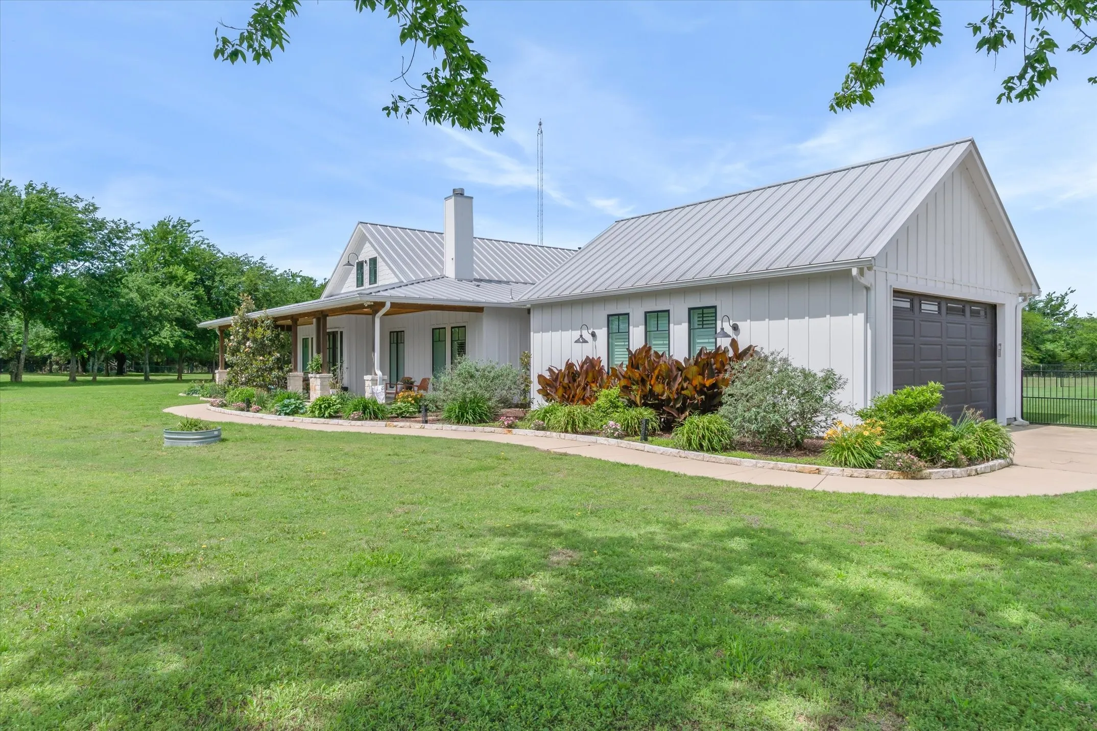 Single Family Residence For Sale in Van Zandt County , 185 Vz County Road 3818, Wills Point, Texas 75169, 4 Bedroom, 2 Bathroom, 2 Garage spaces, 2,530 Sqft, built in 2020, mls#21279718, Real Estate Agent in Wills Point, Homes For Sale in Van Zandt county, Homes For Sale in Wills Point, Realtor in Wills Point Texas, Real Estate Brokerage Independent Realty Texas, Luminita Cordes Realtor