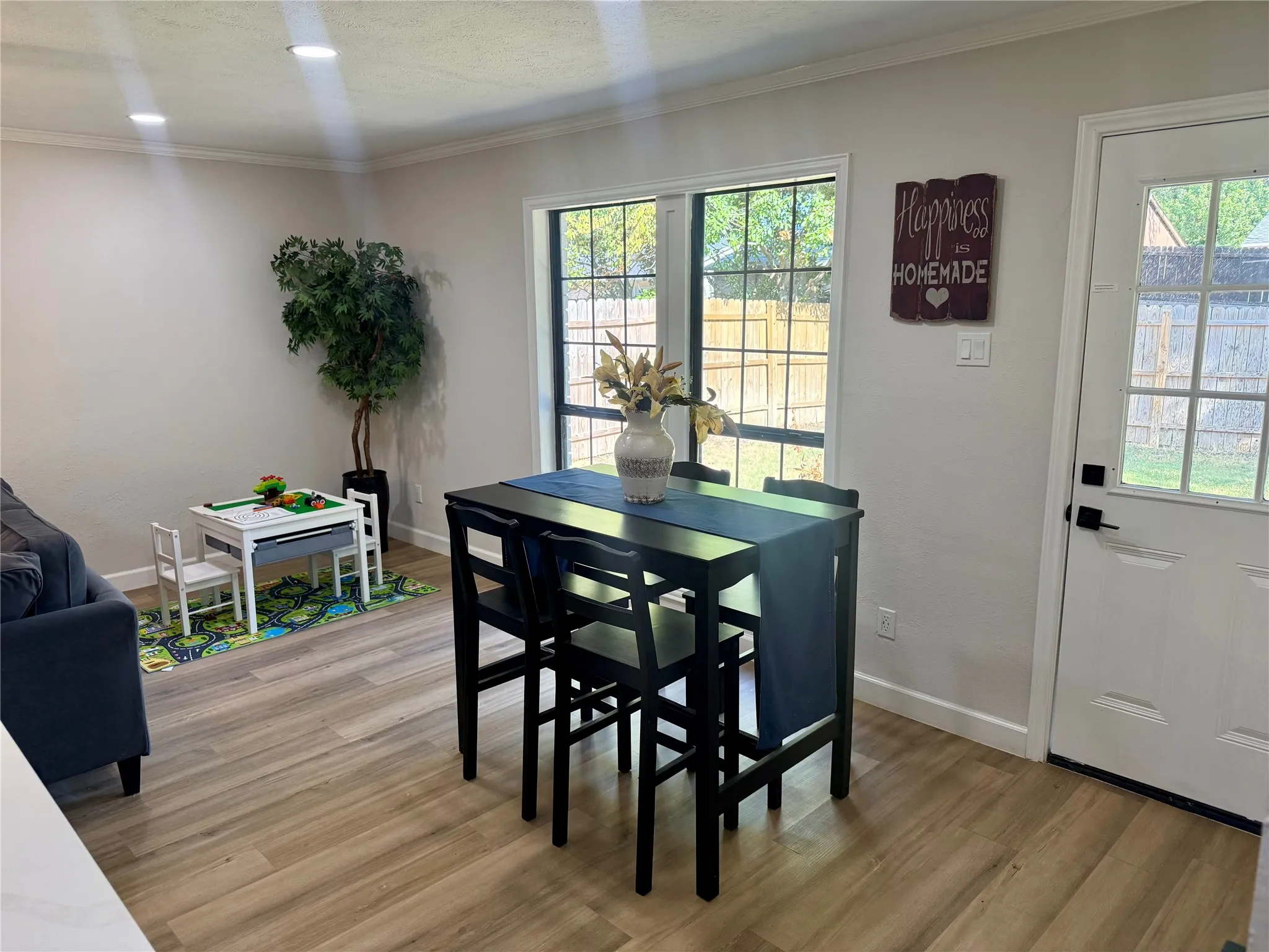 Single Family Residence For Sale in Collin County , 531 Hightrail Drive, Allen, Texas 75002, 3 Bedroom, 2 Bathroom, 1 Garage spaces, 1,259 Sqft, built in 1976, mls#21280376, Real Estate Agent in Allen, Homes For Sale in Collin county, Homes For Sale in Allen, Realtor in Allen Texas, Real Estate Brokerage Independent Realty Texas, Luminita Cordes Realtor