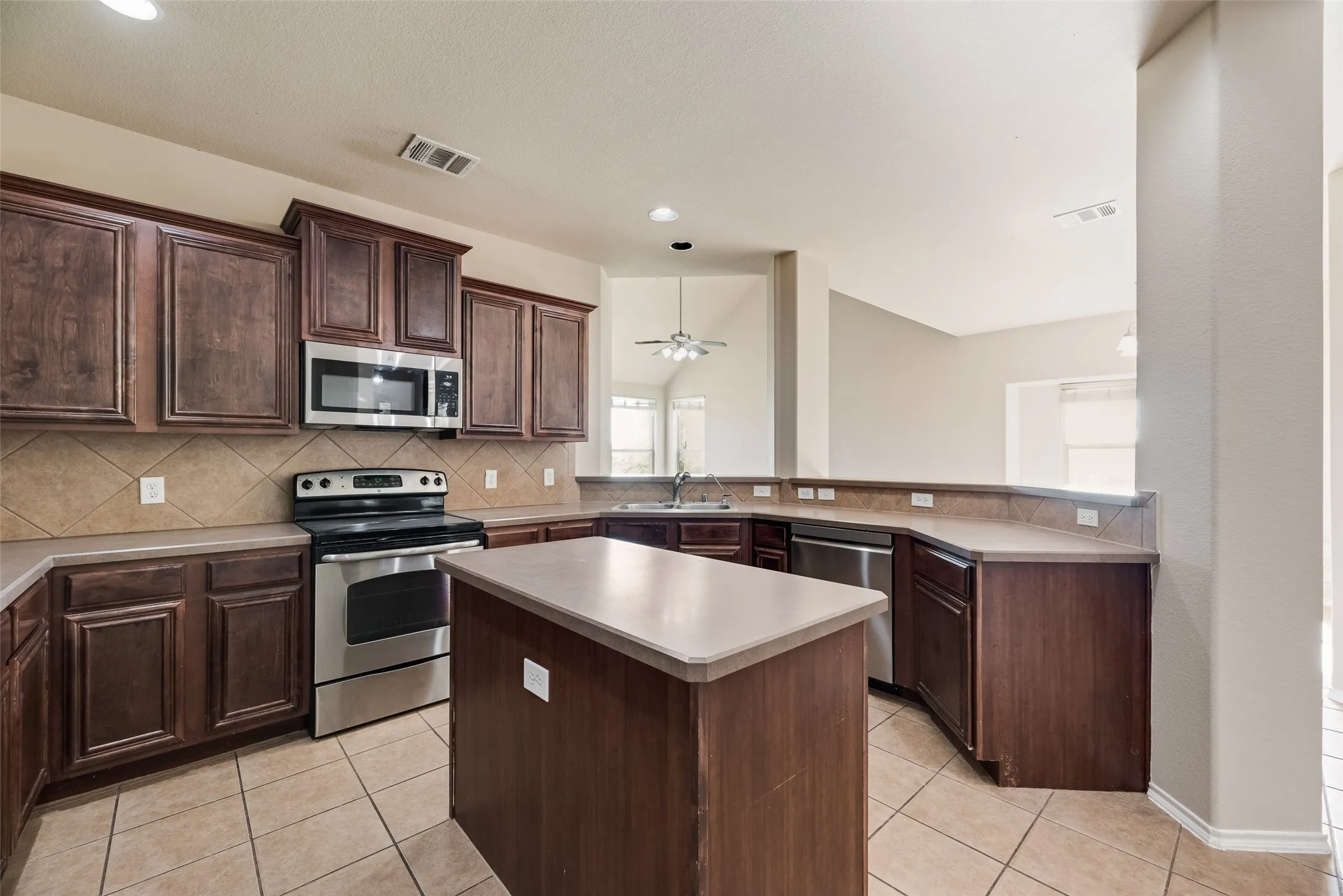 Single Family Residence For Sale in Collin County , 9600 Mystic Dunes, Mc Kinney, Texas 75072, 5 Bedroom, 4 Bathroom, 2 Garage spaces, 3,081 Sqft, built in 2009, mls#21280381, Real Estate Agent in Mc Kinney, Homes For Sale in Collin county, Homes For Sale in Mc Kinney, Realtor in Mc Kinney Texas, Real Estate Brokerage Independent Realty Texas, Luminita Cordes Realtor