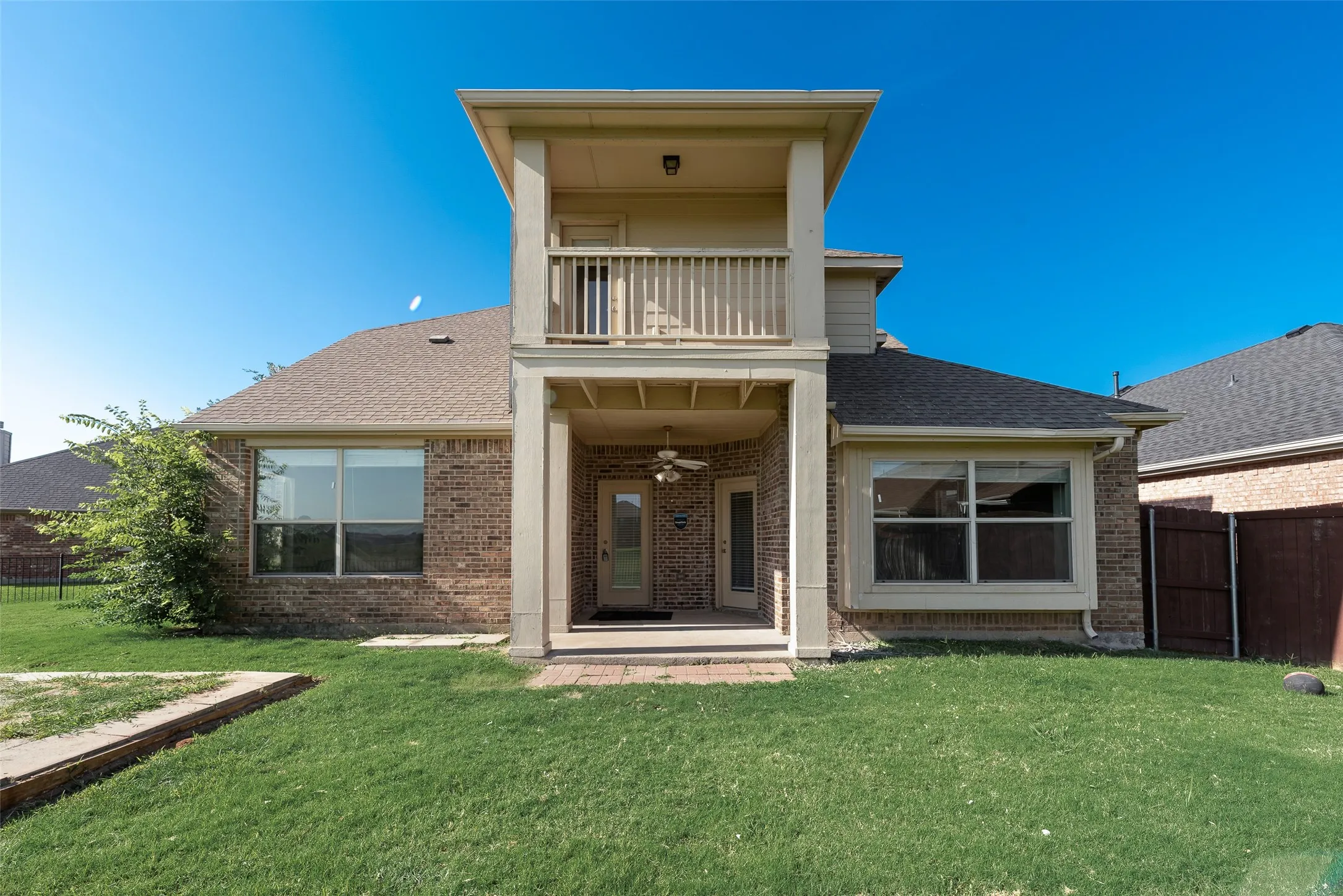 Single Family Residence For Sale in Collin County , 9600 Mystic Dunes, Mc Kinney, Texas 75072, 5 Bedroom, 4 Bathroom, 2 Garage spaces, 3,081 Sqft, built in 2009, mls#21280381, Real Estate Agent in Mc Kinney, Homes For Sale in Collin county, Homes For Sale in Mc Kinney, Realtor in Mc Kinney Texas, Real Estate Brokerage Independent Realty Texas, Luminita Cordes Realtor