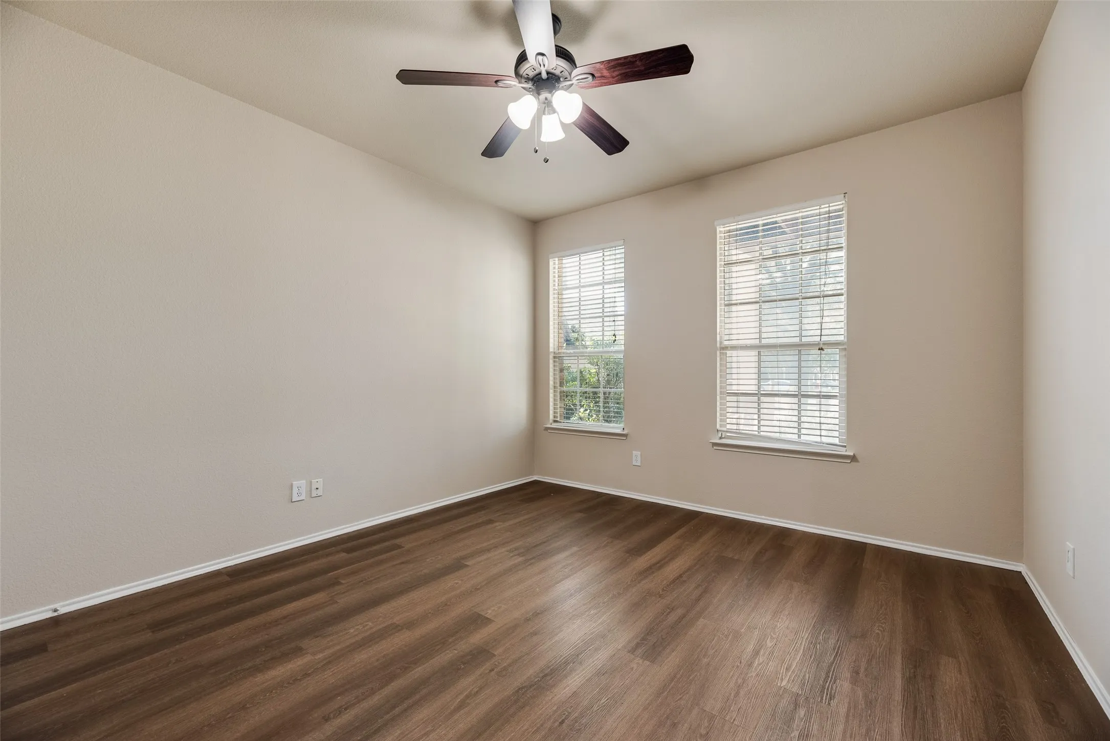 Single Family Residence For Sale in Collin County , 9600 Mystic Dunes, Mc Kinney, Texas 75072, 5 Bedroom, 4 Bathroom, 2 Garage spaces, 3,081 Sqft, built in 2009, mls#21280381, Real Estate Agent in Mc Kinney, Homes For Sale in Collin county, Homes For Sale in Mc Kinney, Realtor in Mc Kinney Texas, Real Estate Brokerage Independent Realty Texas, Luminita Cordes Realtor
