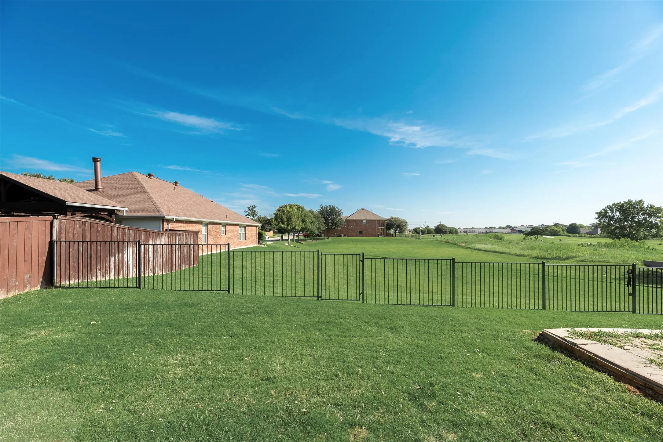 Single Family Residence For Sale in Collin County , 9600 Mystic Dunes, Mc Kinney, Texas 75072, 5 Bedroom, 4 Bathroom, 2 Garage spaces, 3,081 Sqft, built in 2009, mls#21280381, Real Estate Agent in Mc Kinney, Homes For Sale in Collin county, Homes For Sale in Mc Kinney, Realtor in Mc Kinney Texas, Real Estate Brokerage Independent Realty Texas, Luminita Cordes Realtor
