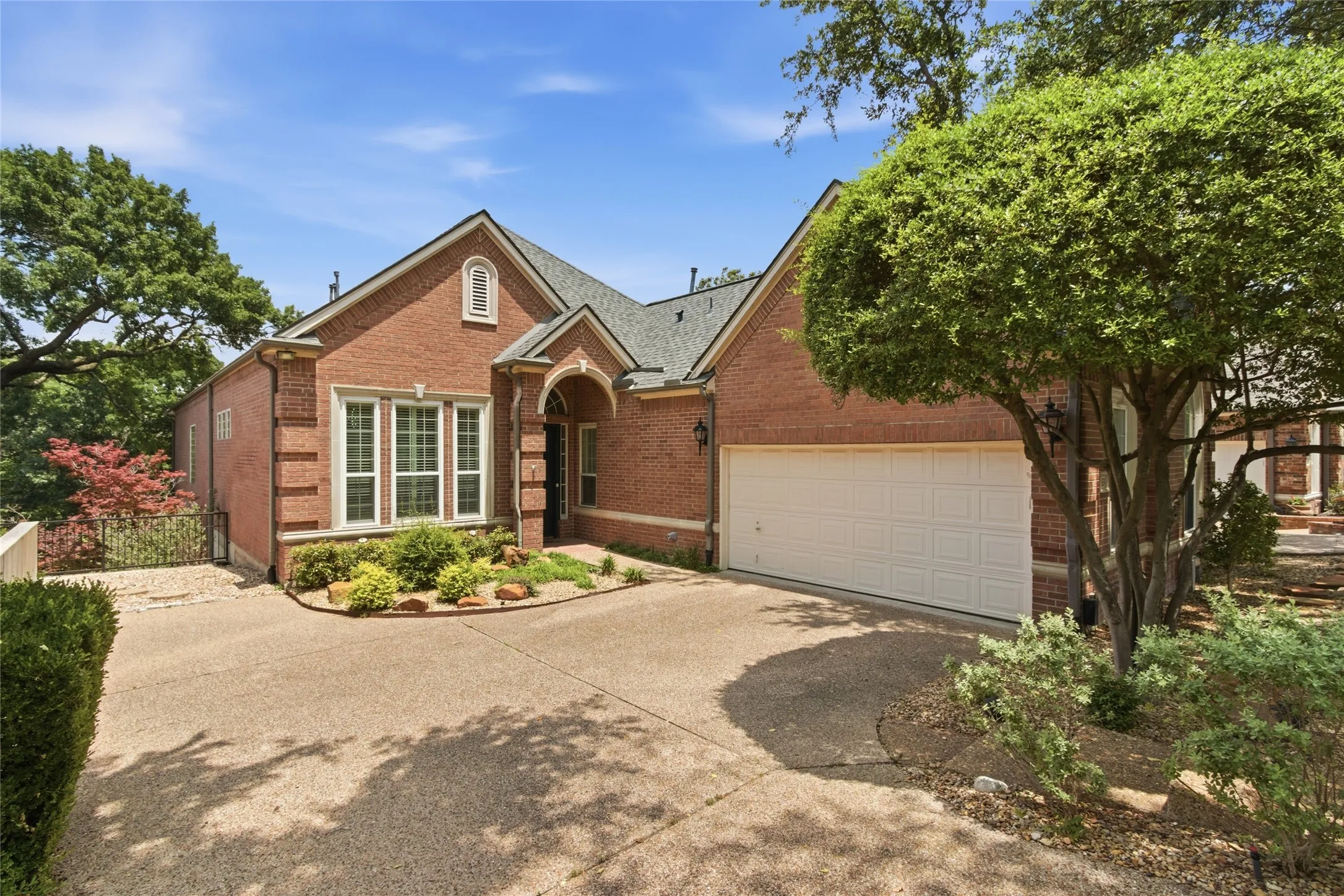 Single Family Residence For Sale in Denton County , 3033 Greenhill Drive, Plano, Texas 75093, 4 Bedroom, 3 Bathroom, 2 Garage spaces, 4,447 Sqft, built in 1994, mls#21279998, Real Estate Agent in Plano, Homes For Sale in Denton county, Homes For Sale in Plano, Realtor in Plano Texas, Real Estate Brokerage Independent Realty Texas, Luminita Cordes Realtor
