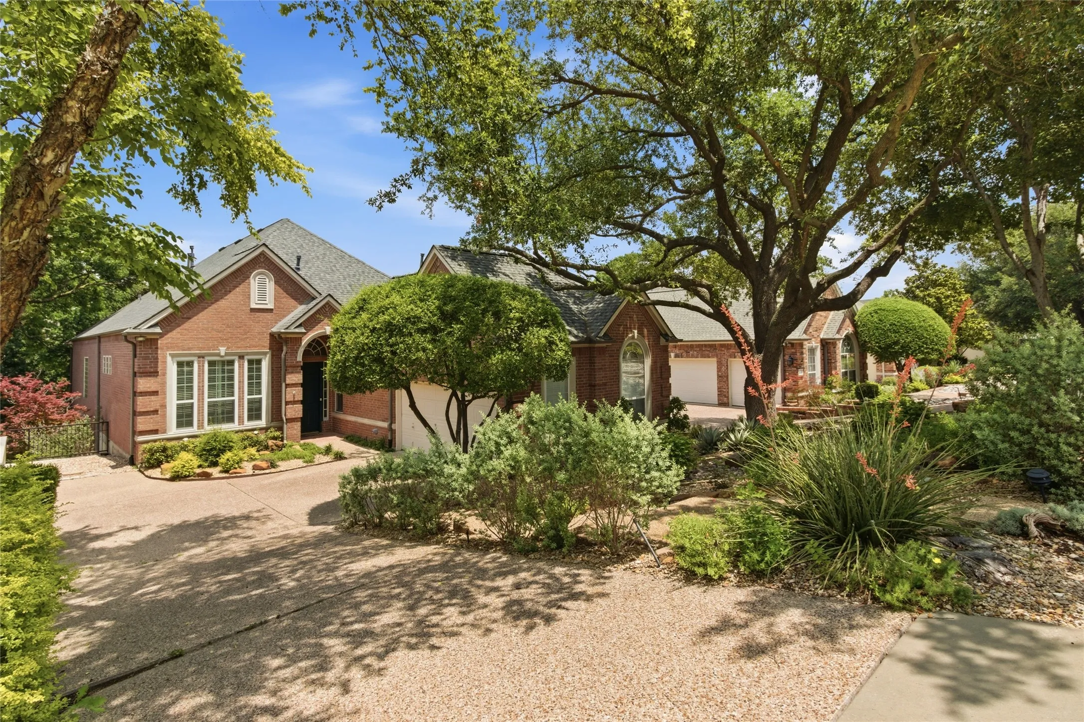 Single Family Residence For Sale in Denton County , 3033 Greenhill Drive, Plano, Texas 75093, 4 Bedroom, 3 Bathroom, 2 Garage spaces, 4,447 Sqft, built in 1994, mls#21279998, Real Estate Agent in Plano, Homes For Sale in Denton county, Homes For Sale in Plano, Realtor in Plano Texas, Real Estate Brokerage Independent Realty Texas, Luminita Cordes Realtor