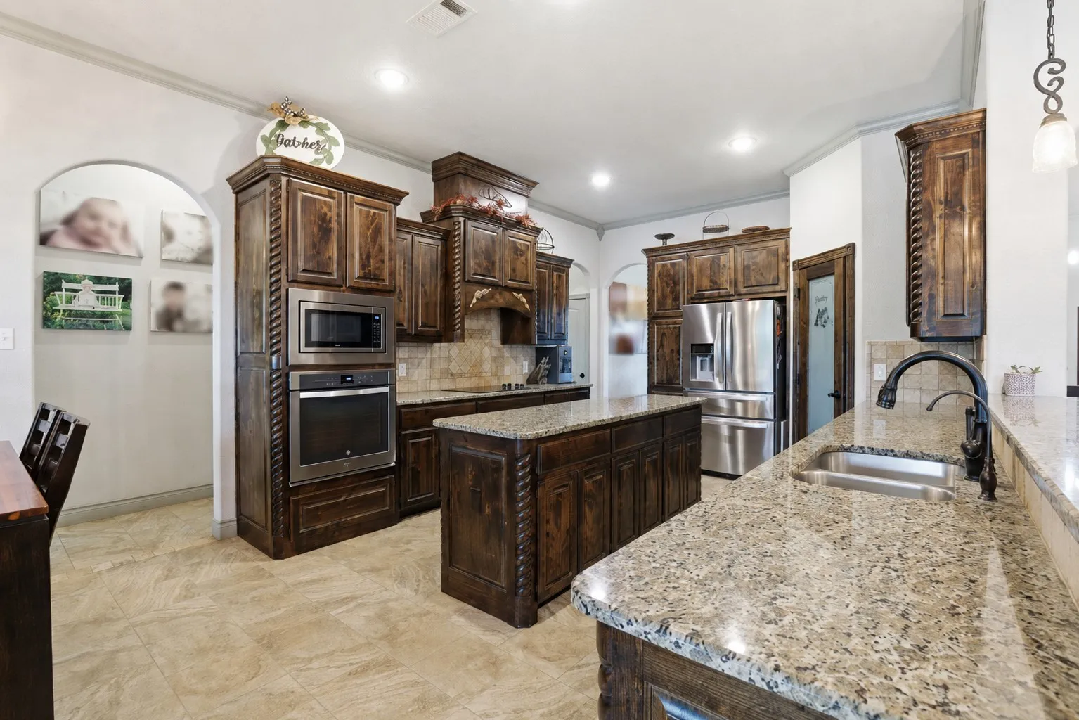 Single Family Residence For Sale in Parker County , 115 Mike Thornton Court, Weatherford, Texas 76088, 3 Bedroom, 3 Bathroom, 3 Garage spaces, 2,307 Sqft, built in 2018, mls#21280018, Real Estate Agent in Weatherford, Homes For Sale in Parker county, Homes For Sale in Weatherford, Realtor in Weatherford Texas, Real Estate Brokerage Independent Realty Texas, Luminita Cordes Realtor