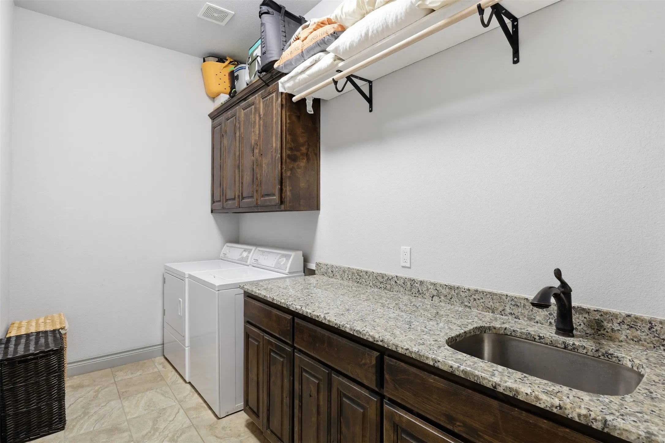 Single Family Residence For Sale in Parker County , 115 Mike Thornton Court, Weatherford, Texas 76088, 3 Bedroom, 3 Bathroom, 3 Garage spaces, 2,307 Sqft, built in 2018, mls#21280018, Real Estate Agent in Weatherford, Homes For Sale in Parker county, Homes For Sale in Weatherford, Realtor in Weatherford Texas, Real Estate Brokerage Independent Realty Texas, Luminita Cordes Realtor