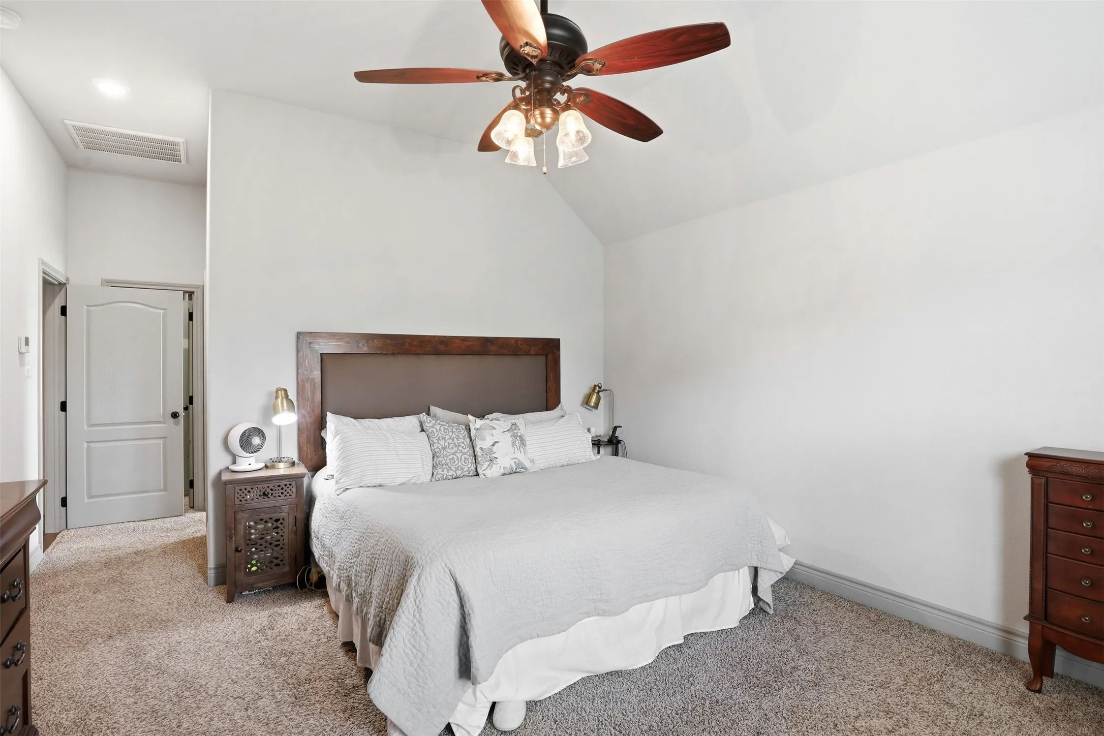 Single Family Residence For Sale in Parker County , 115 Mike Thornton Court, Weatherford, Texas 76088, 3 Bedroom, 3 Bathroom, 3 Garage spaces, 2,307 Sqft, built in 2018, mls#21280018, Real Estate Agent in Weatherford, Homes For Sale in Parker county, Homes For Sale in Weatherford, Realtor in Weatherford Texas, Real Estate Brokerage Independent Realty Texas, Luminita Cordes Realtor