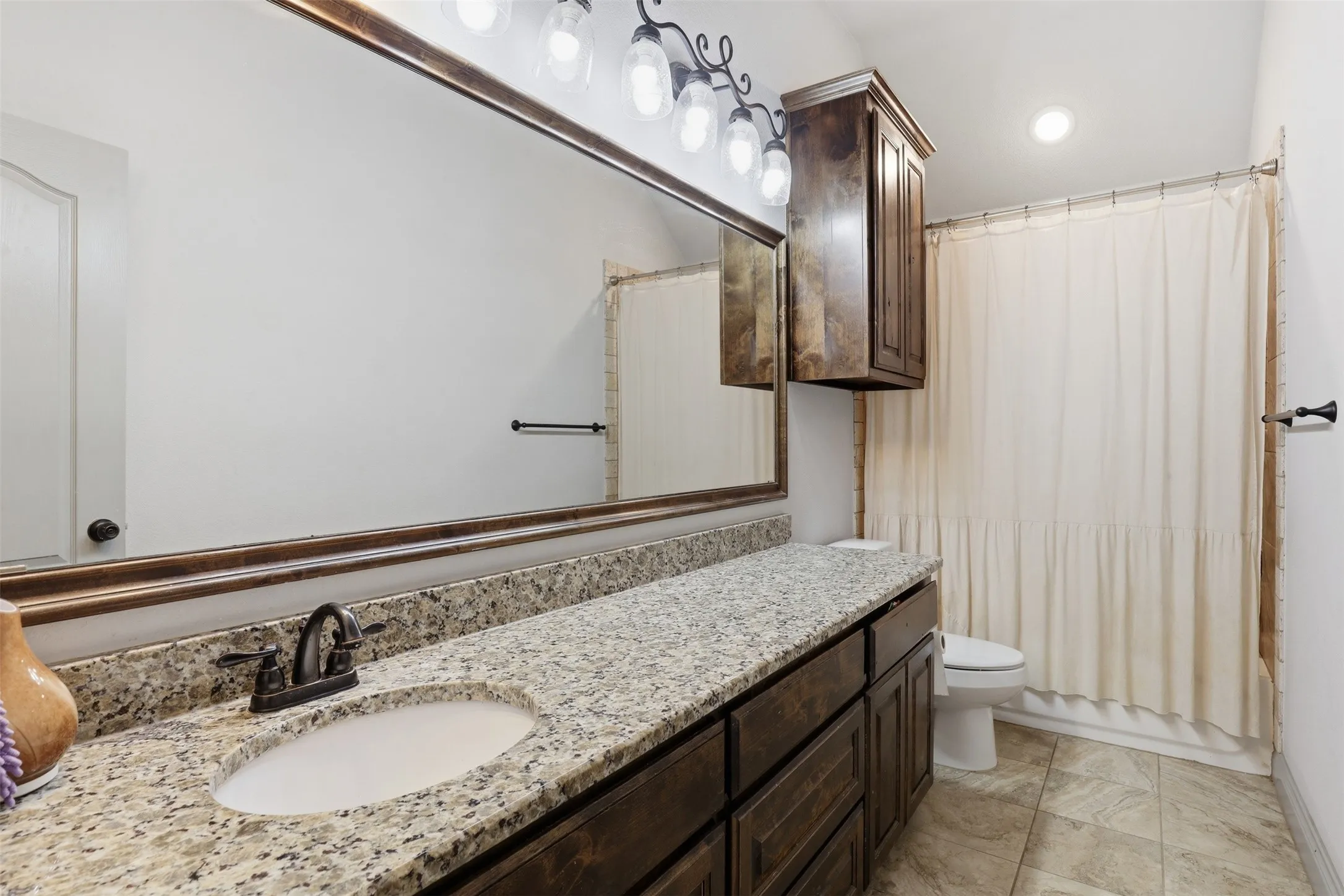 Single Family Residence For Sale in Parker County , 115 Mike Thornton Court, Weatherford, Texas 76088, 3 Bedroom, 3 Bathroom, 3 Garage spaces, 2,307 Sqft, built in 2018, mls#21280018, Real Estate Agent in Weatherford, Homes For Sale in Parker county, Homes For Sale in Weatherford, Realtor in Weatherford Texas, Real Estate Brokerage Independent Realty Texas, Luminita Cordes Realtor
